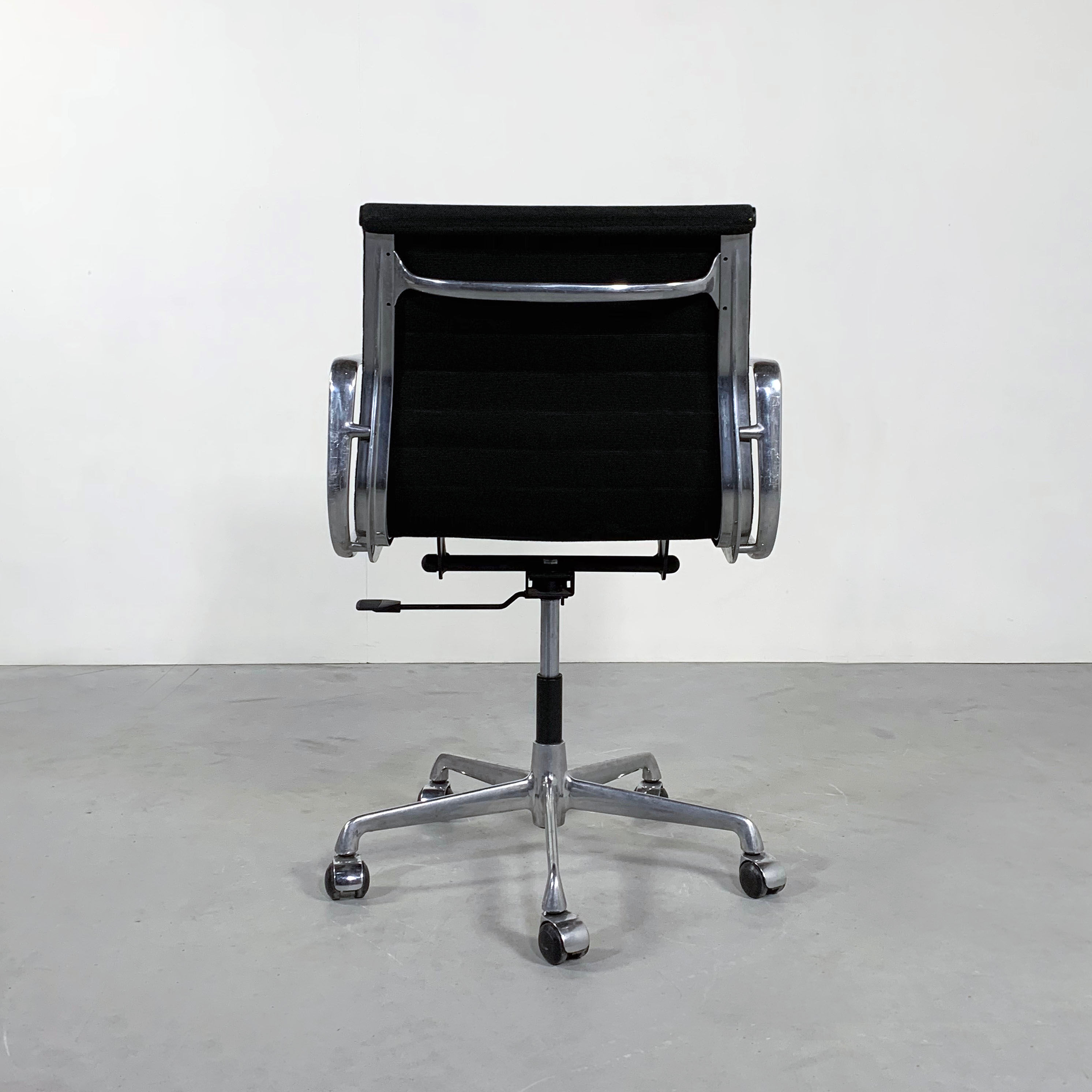 EA117 office chair by Charles and Ray Eames for ICF, 1970