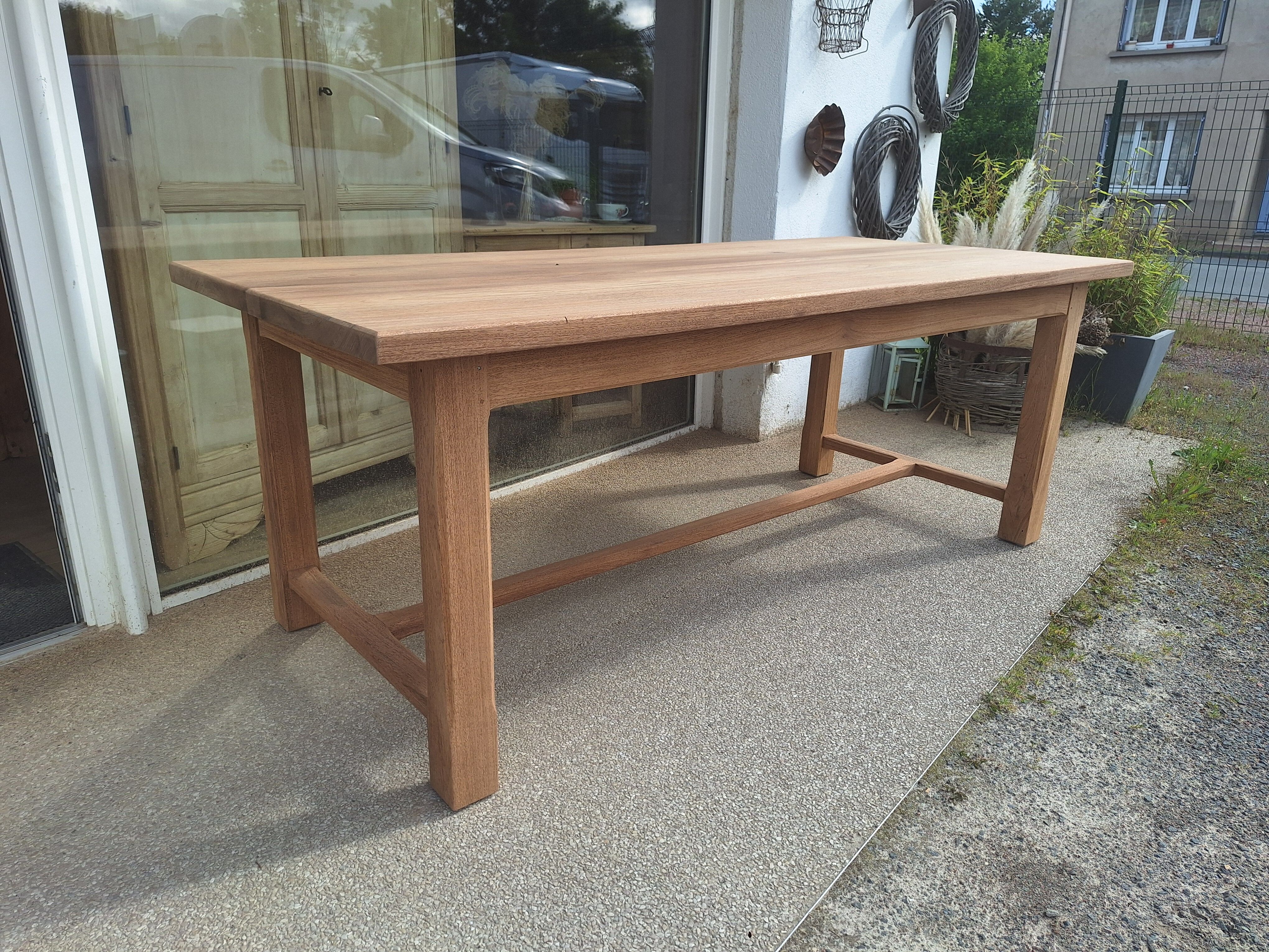 Farm table