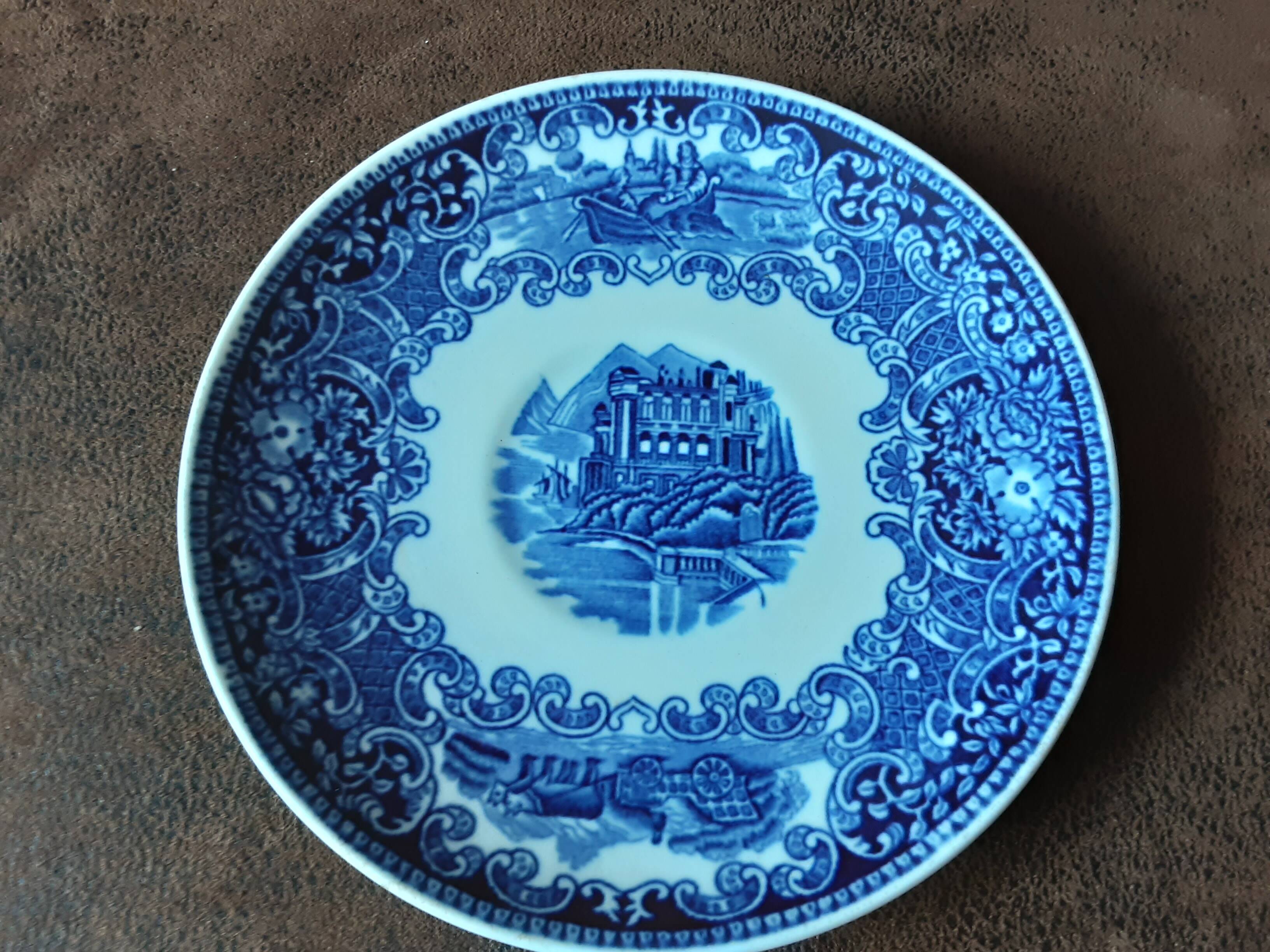 Set of 2 England cups and saucer