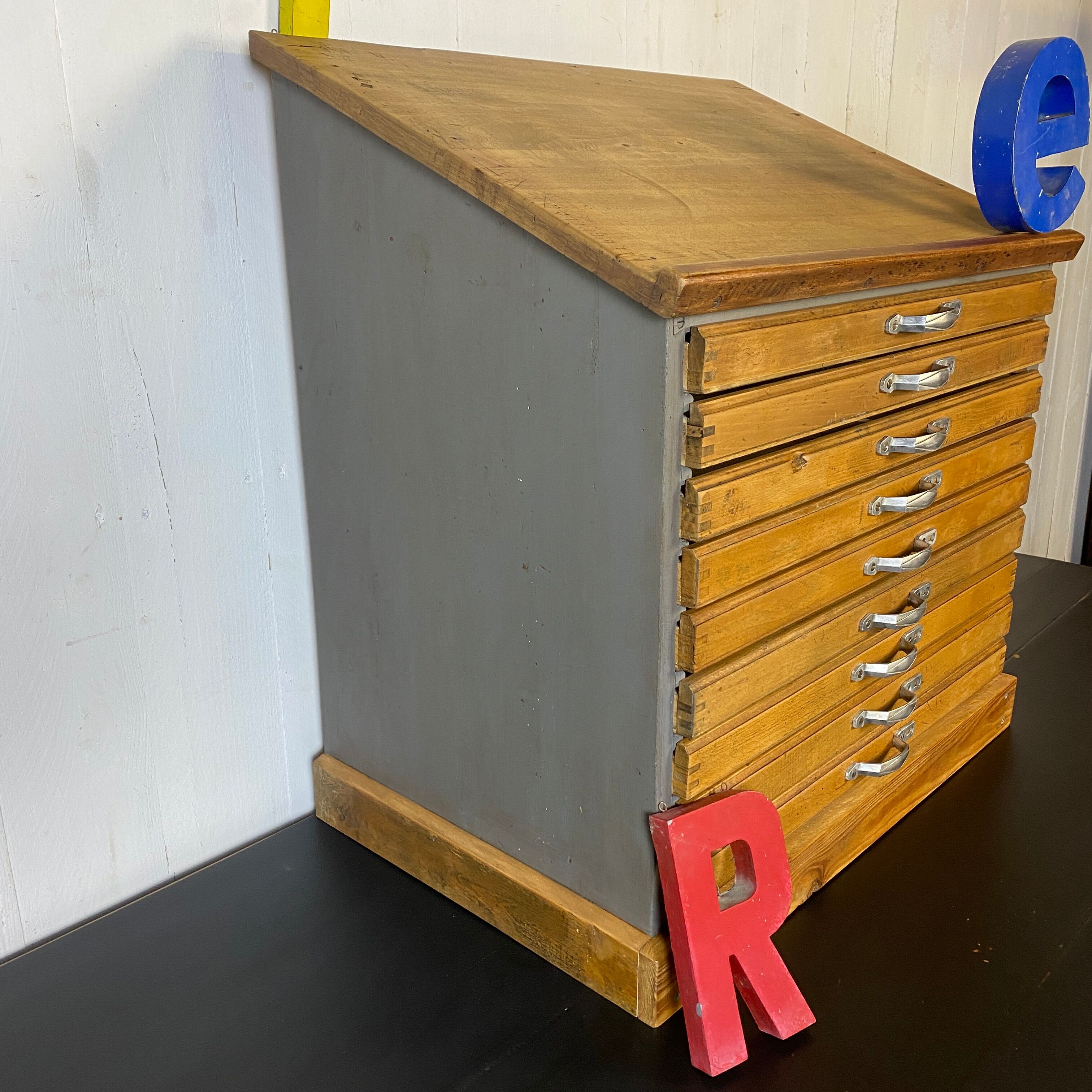 Printing cabinet with drawers