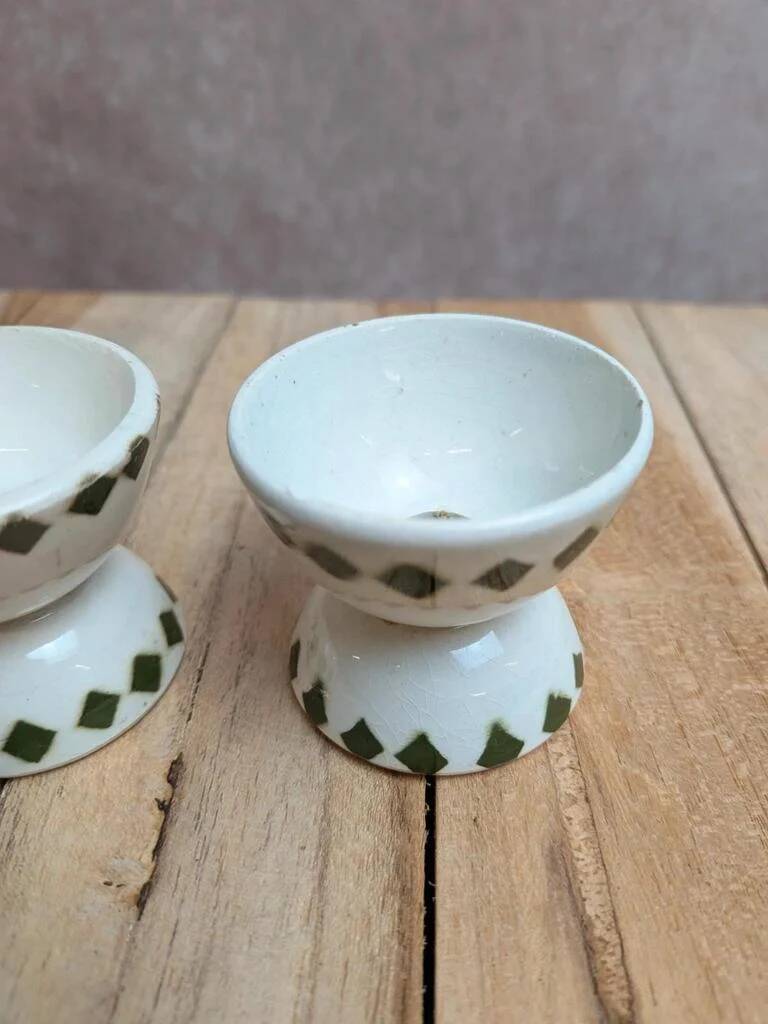 Set of 2 antique egg cups in ironstone – Diabolo shape – Green diamond pattern