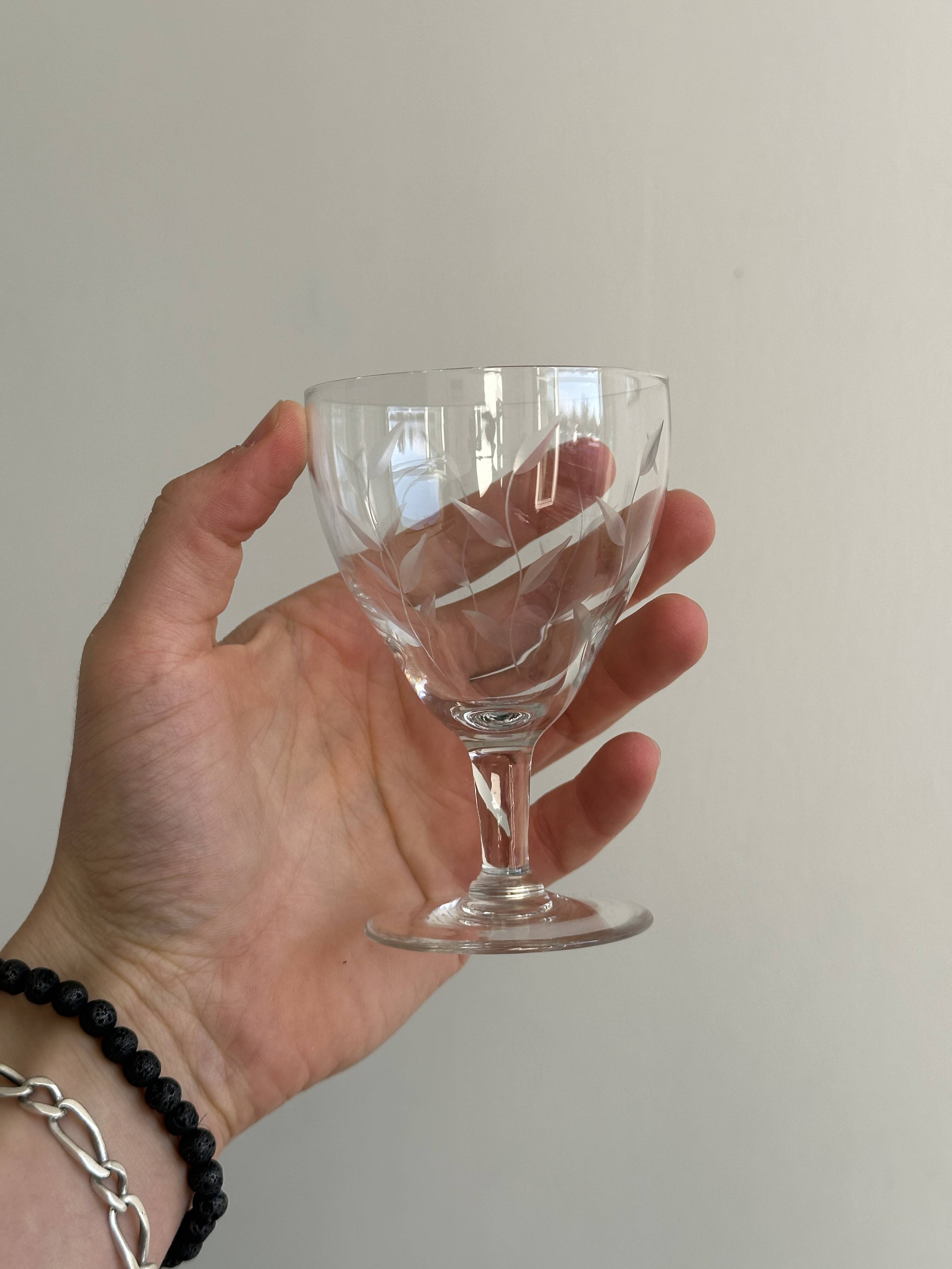 8 verres à vin blanc en cristal ciselé