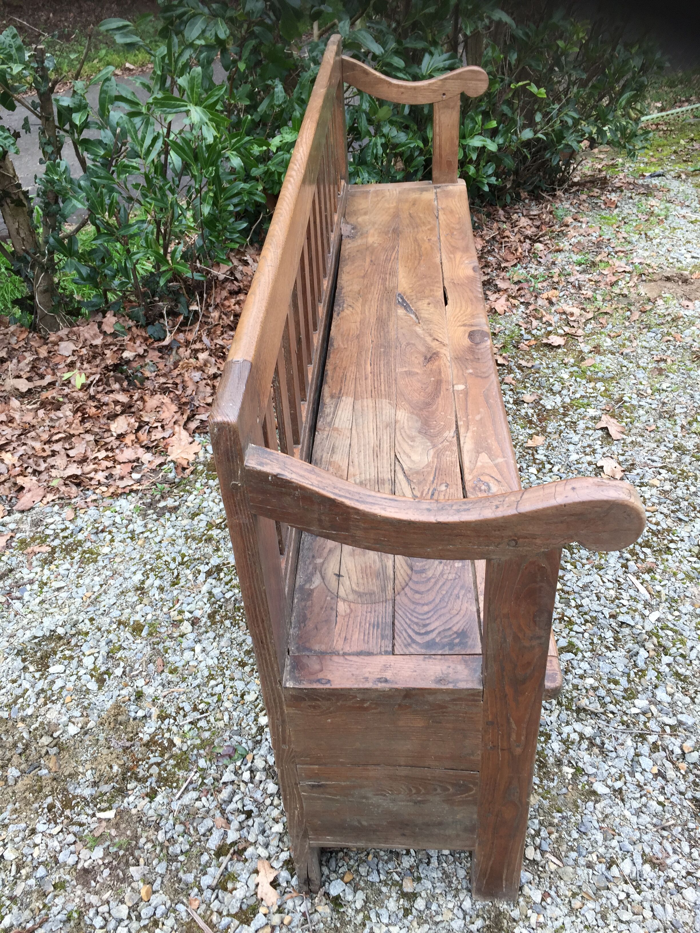 Bench chest paneled in chestnut region Brittany ( Plouay dept. 56 )