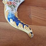 Wall-mounted bouquet holder in Nevers faience - By Amand Hiver