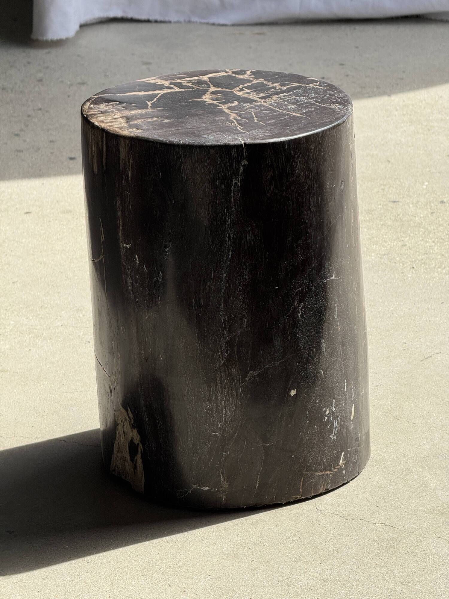 Black petrified wood side table with beige stripes, fine mesh, H35 D24 - 33