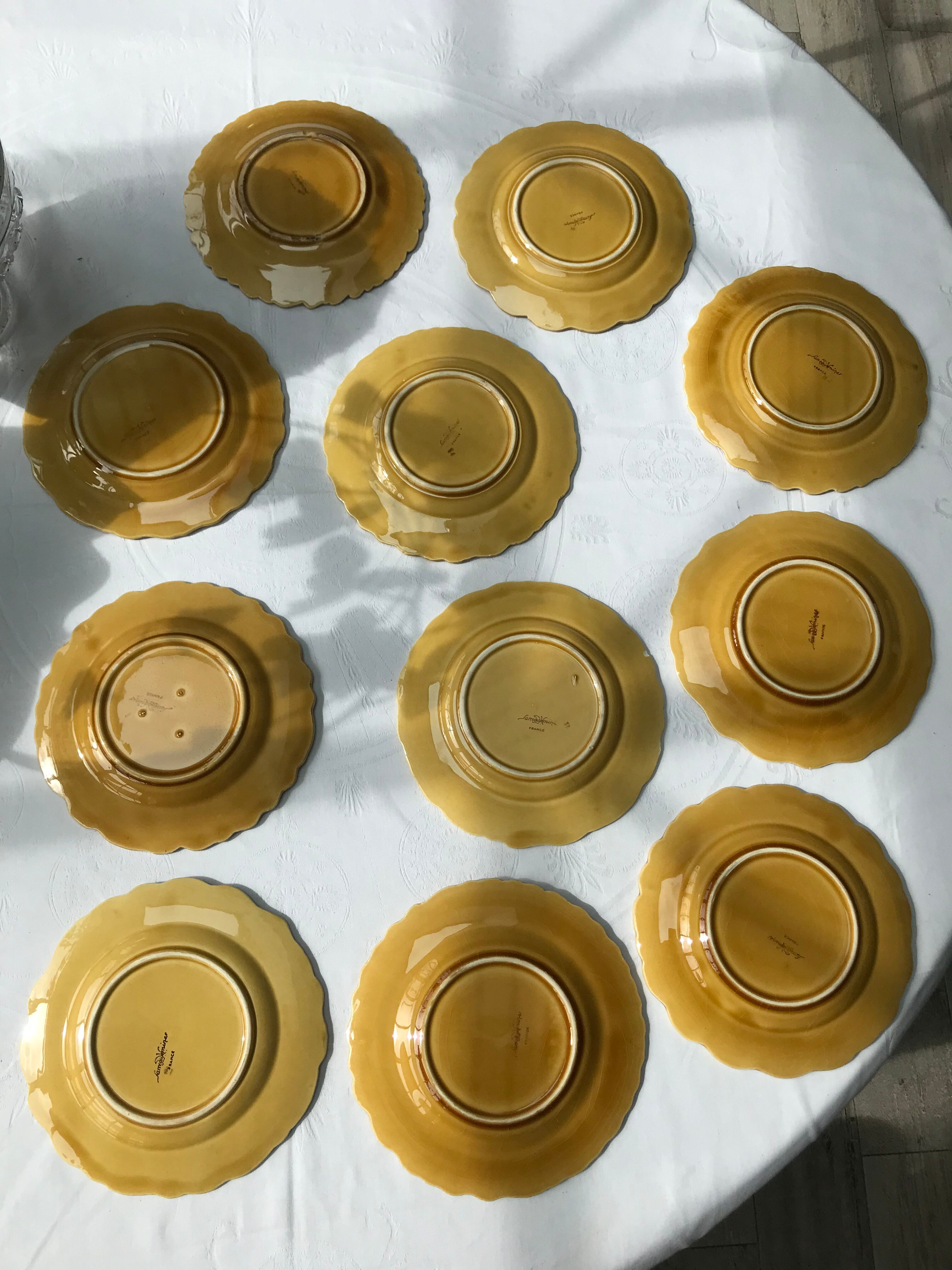 Dessert plates Majolica barbotine