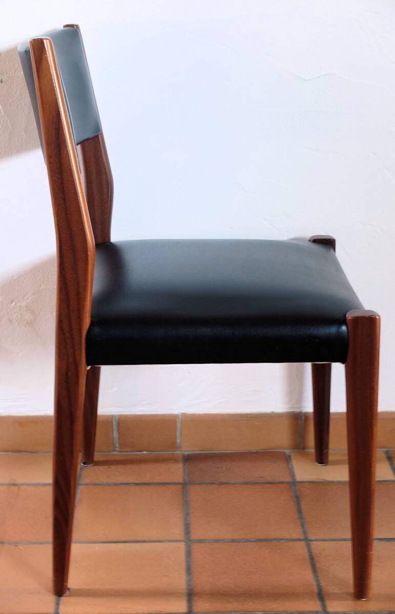 Four antique Scandinavian-style chairs made of solid wood and faux leather.