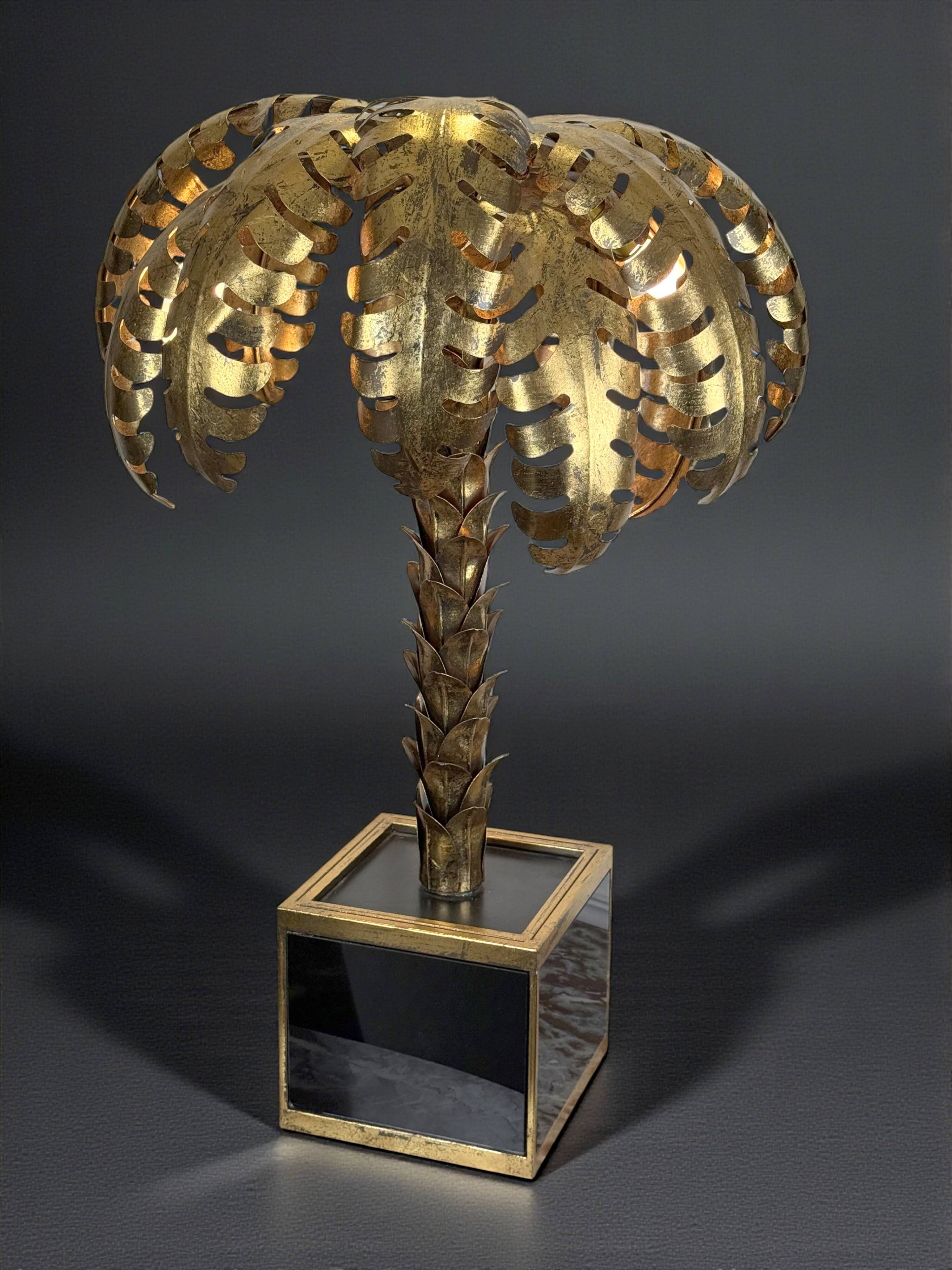 Lampe palmier en metal doré avec socle en plaque de verre style année 70