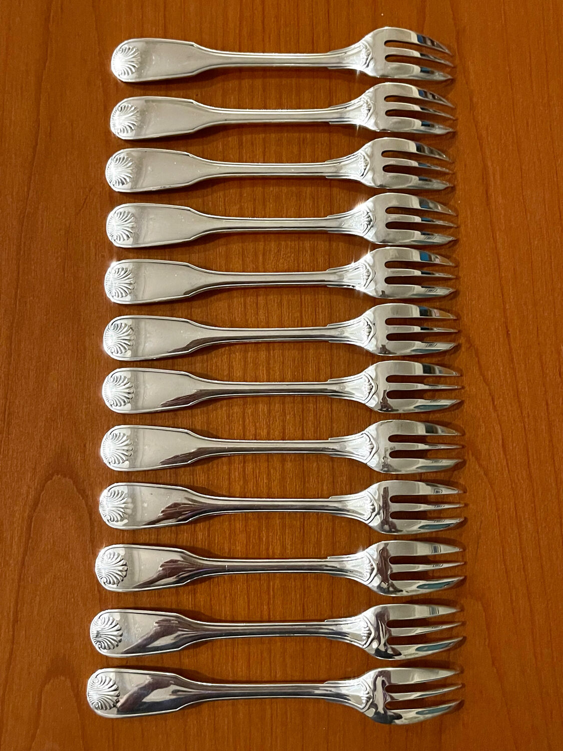 Christofle France, 12 dessert cake forks 1970/1980 in new condition.