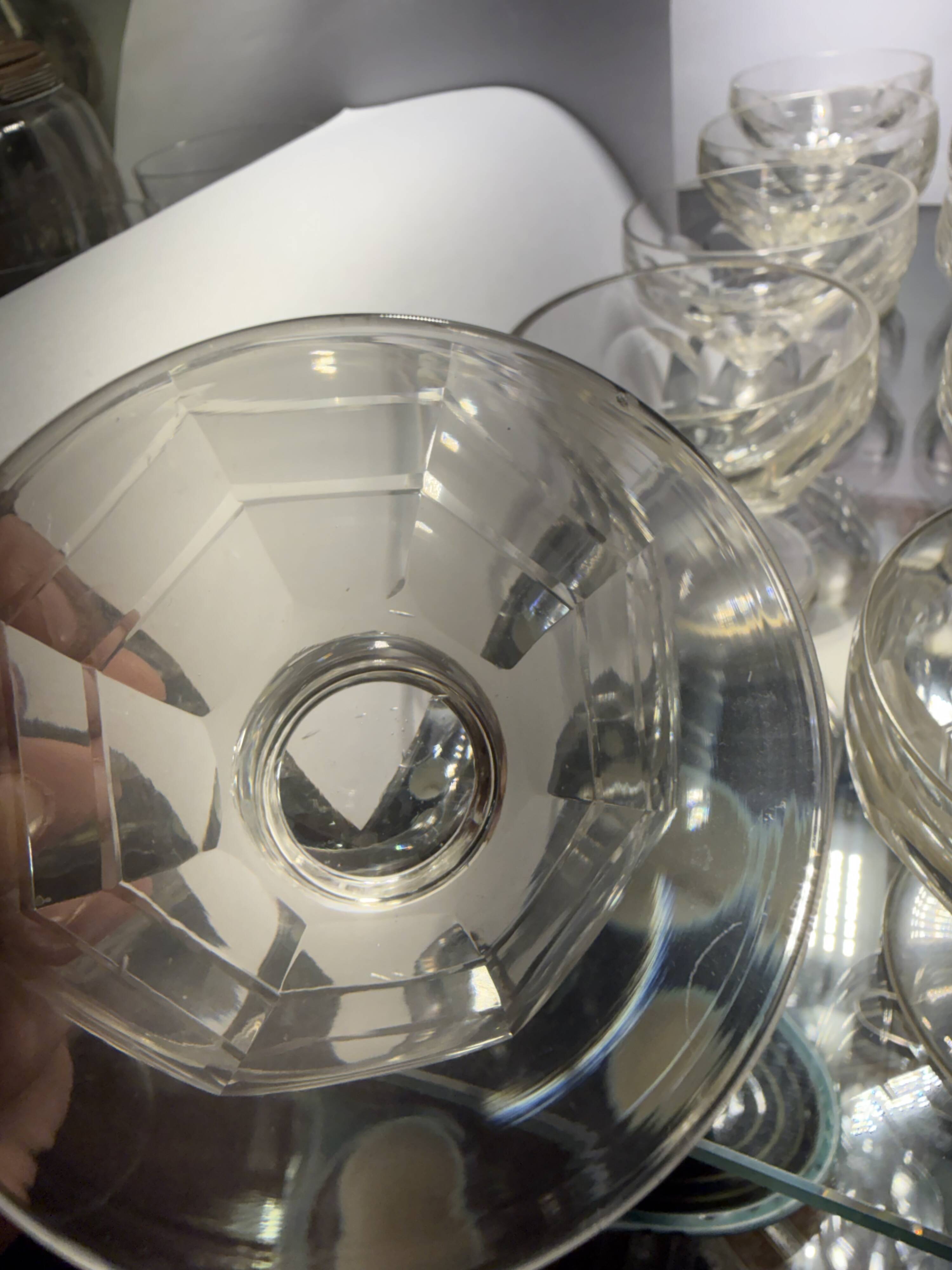 10 champagne glasses in St Louis