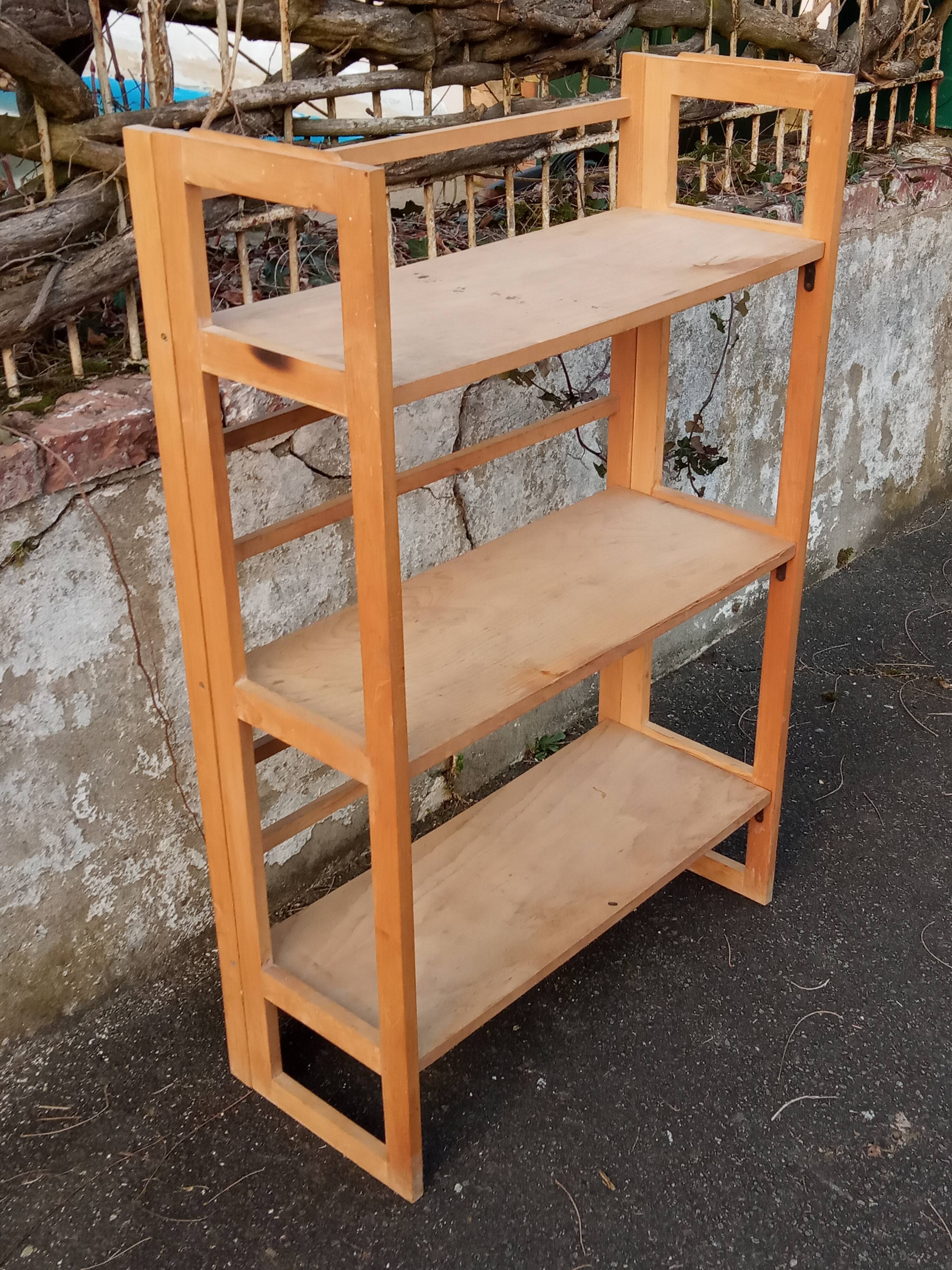 Folding bookseller's shelf