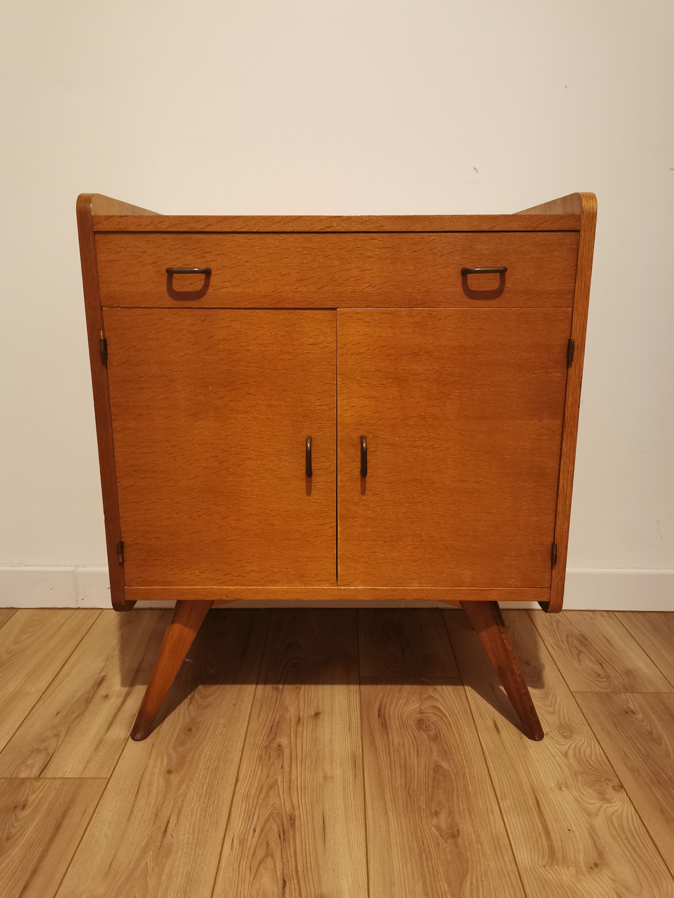 Meuble de rangement des années 50 en chêne