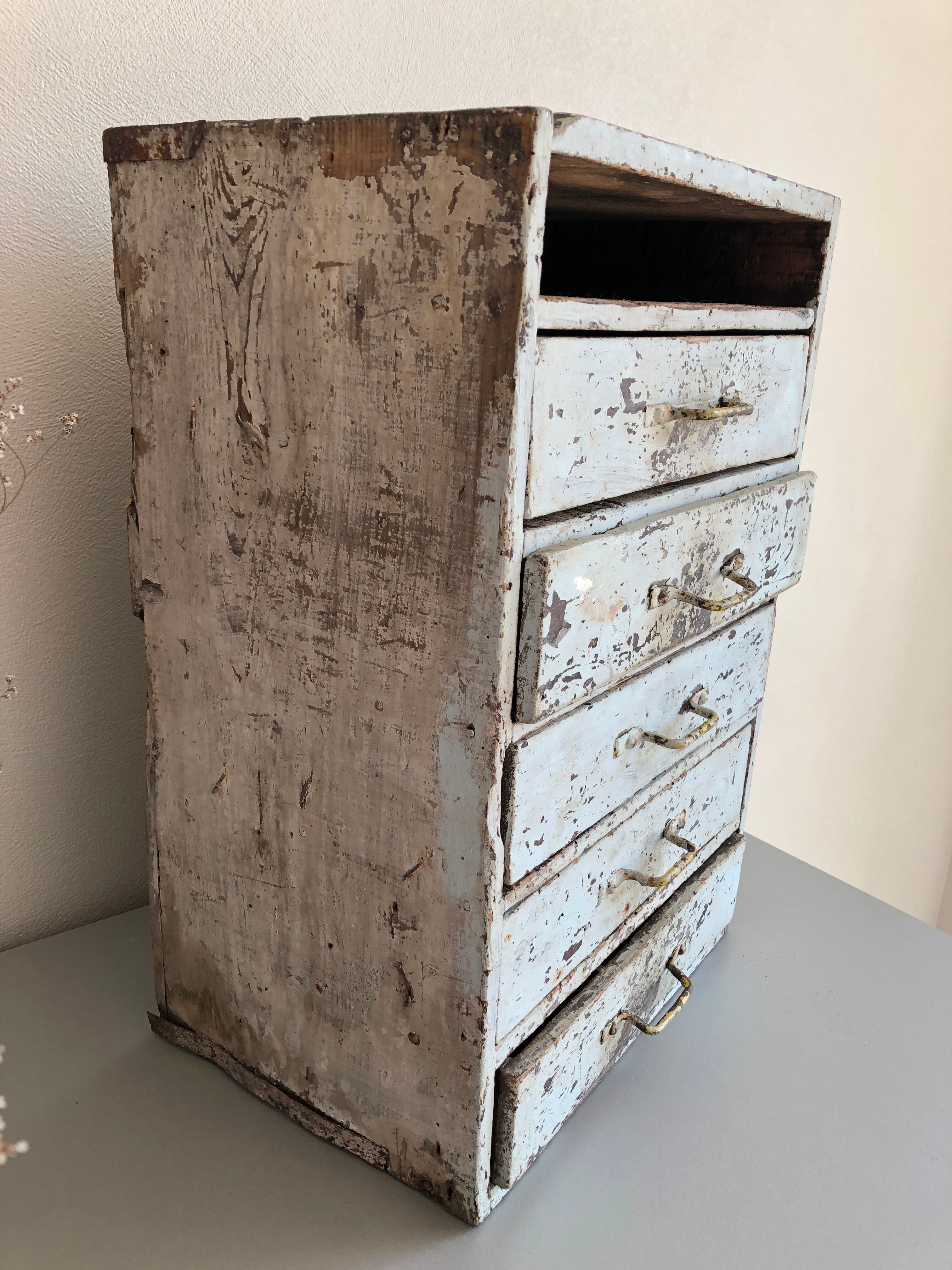 Small drawers furniture skated