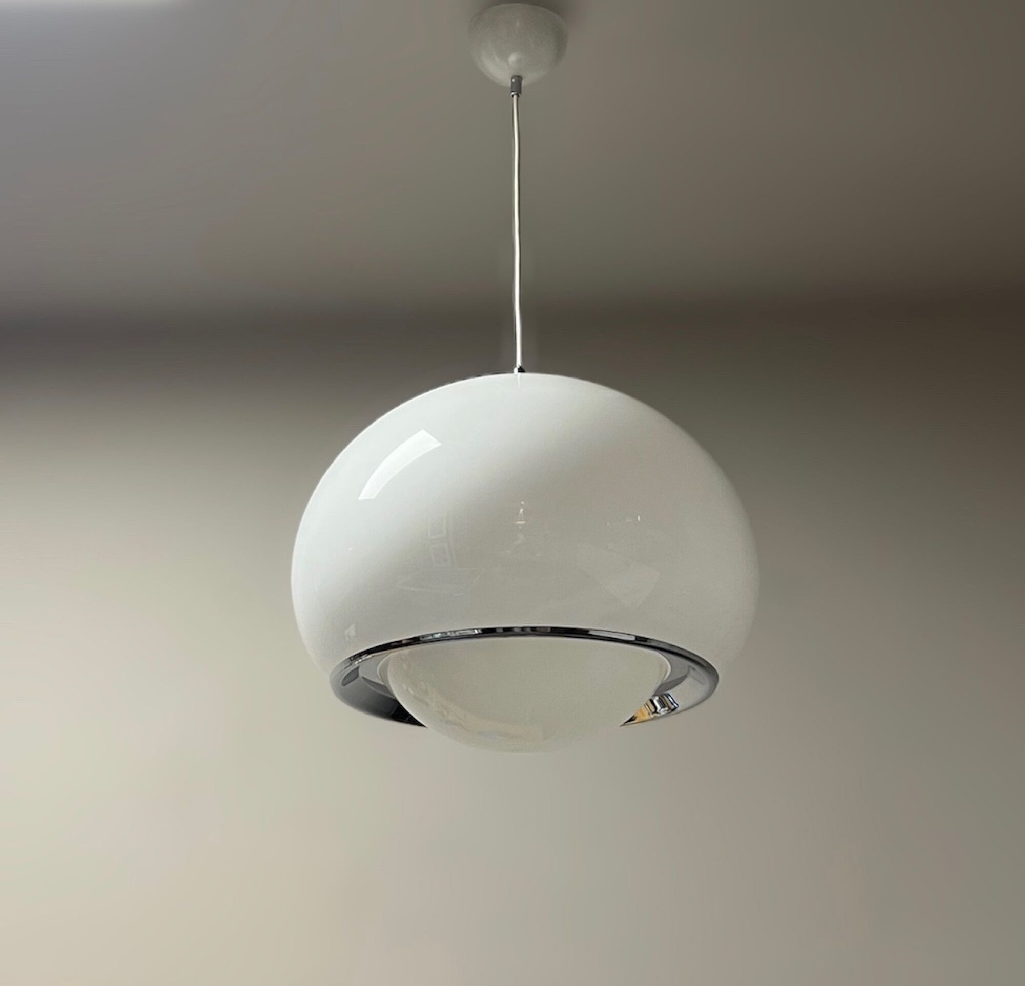 Iconic large space age lamp 'bud' 2223/2 by harvey guzzini, 60s