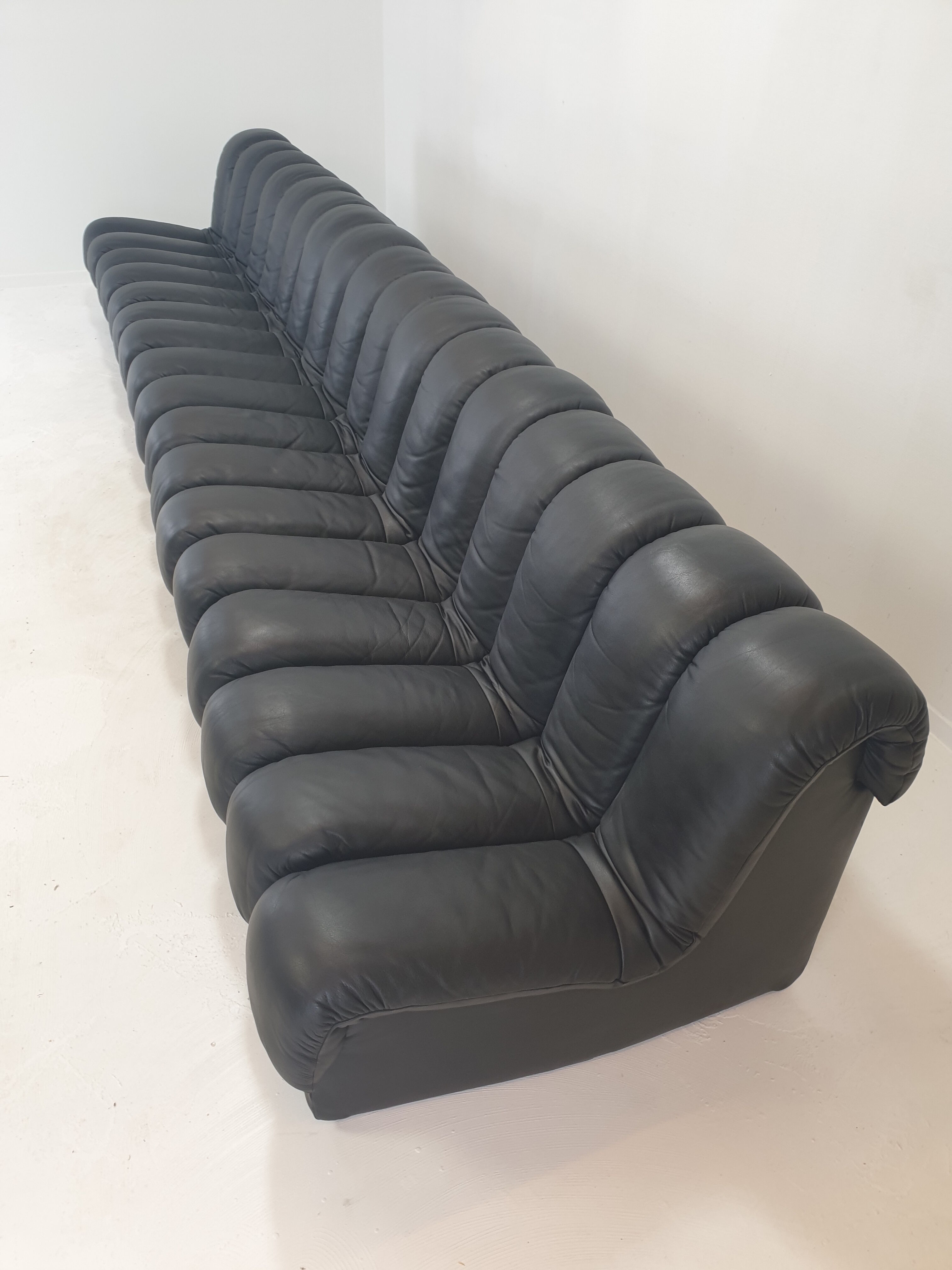 De Sede DS-600 "Non Stop" Snake Shaped Modular Sofa in Full Black Leather