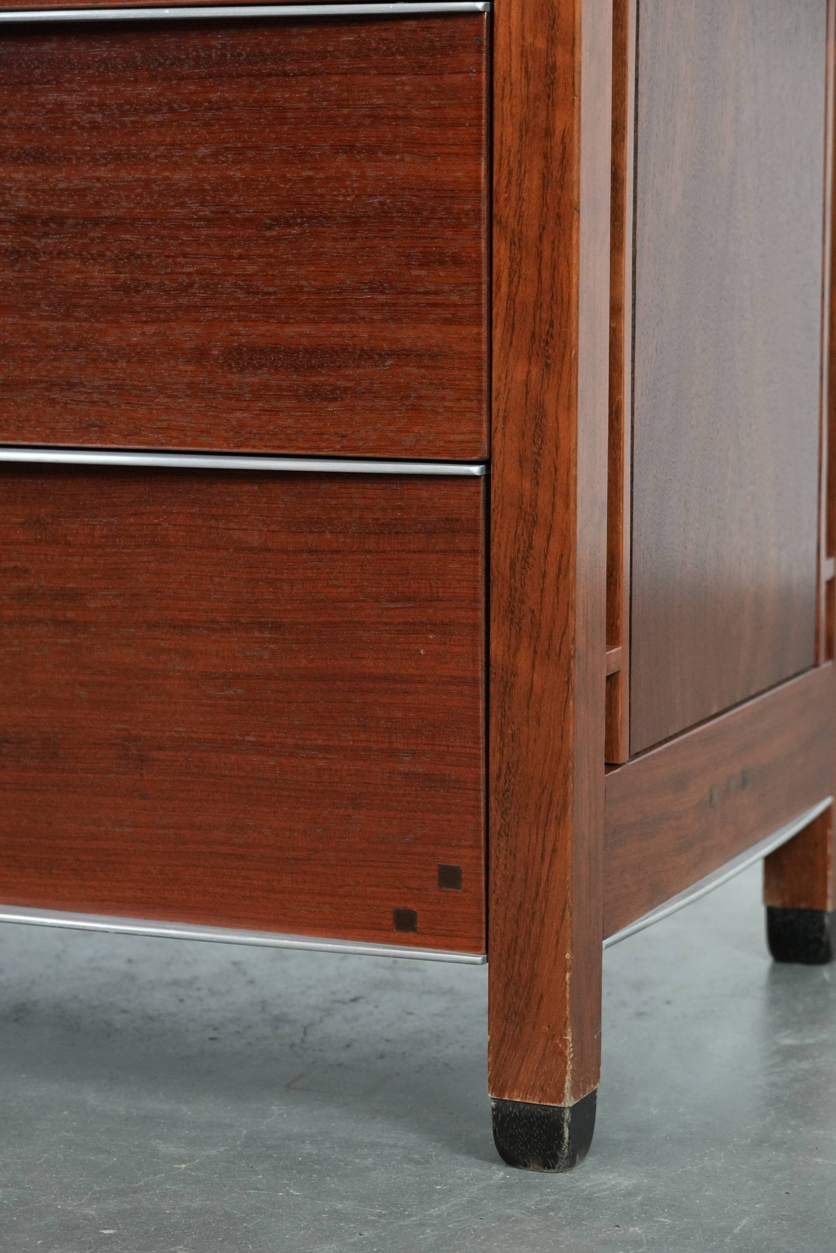 Art Deco design chest of drawers with 6 drawers and remarkable details