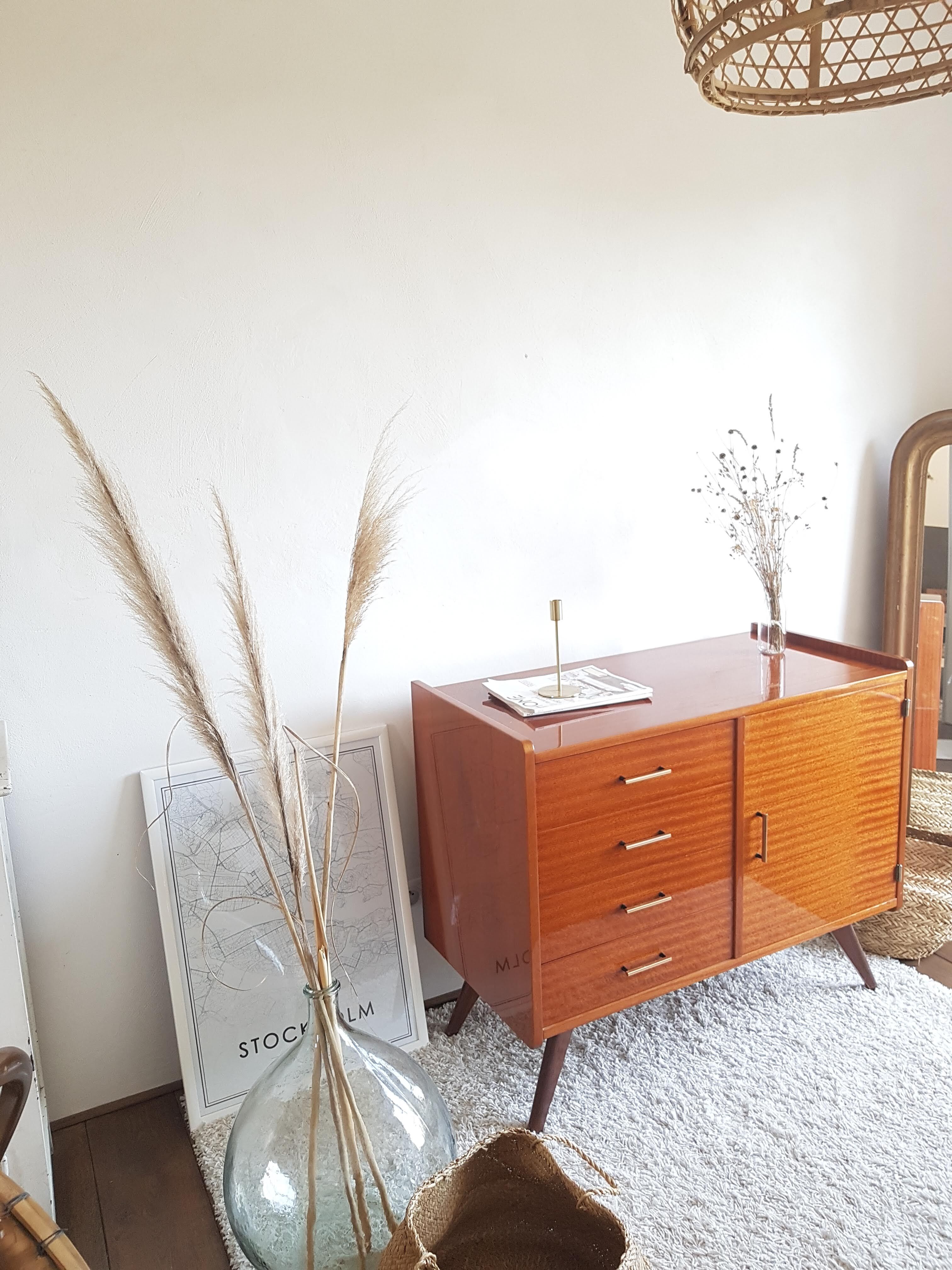 Buffet feet compass circa 1960