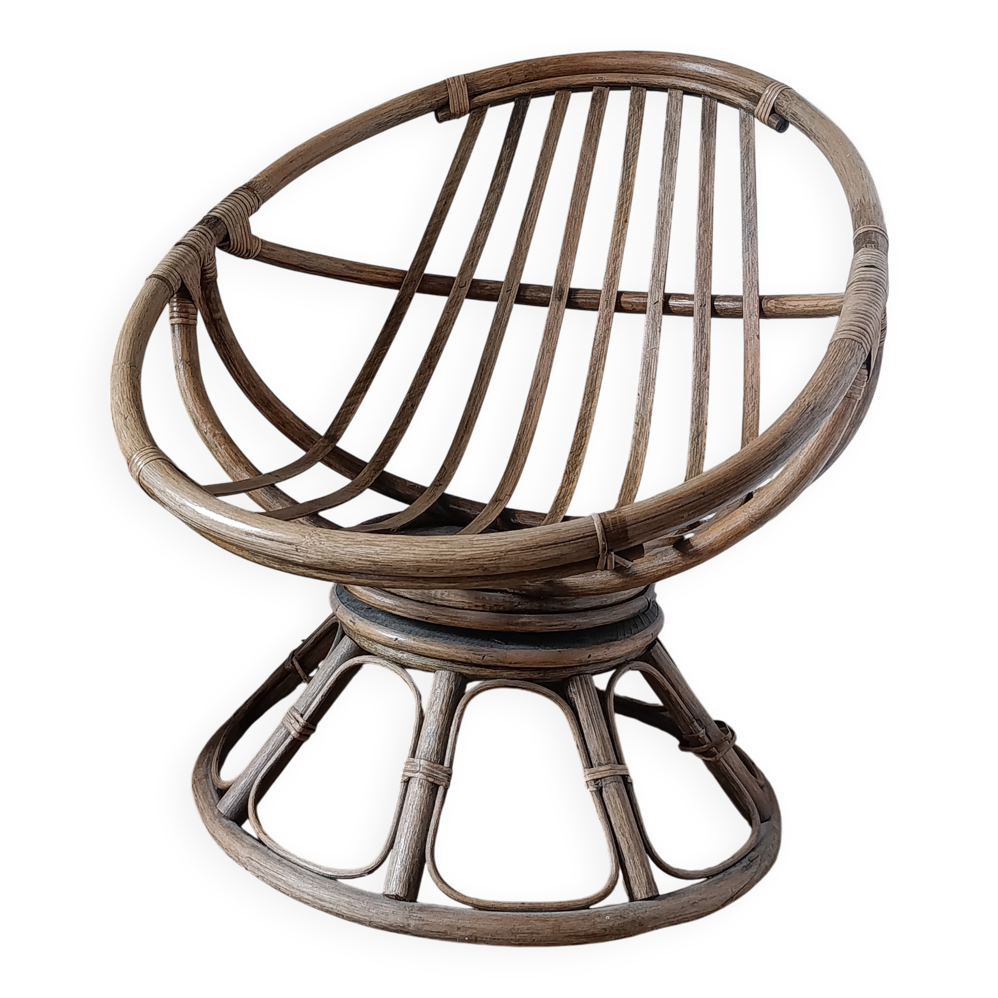 Fauteuil en rotin naturel avec assise pivotante