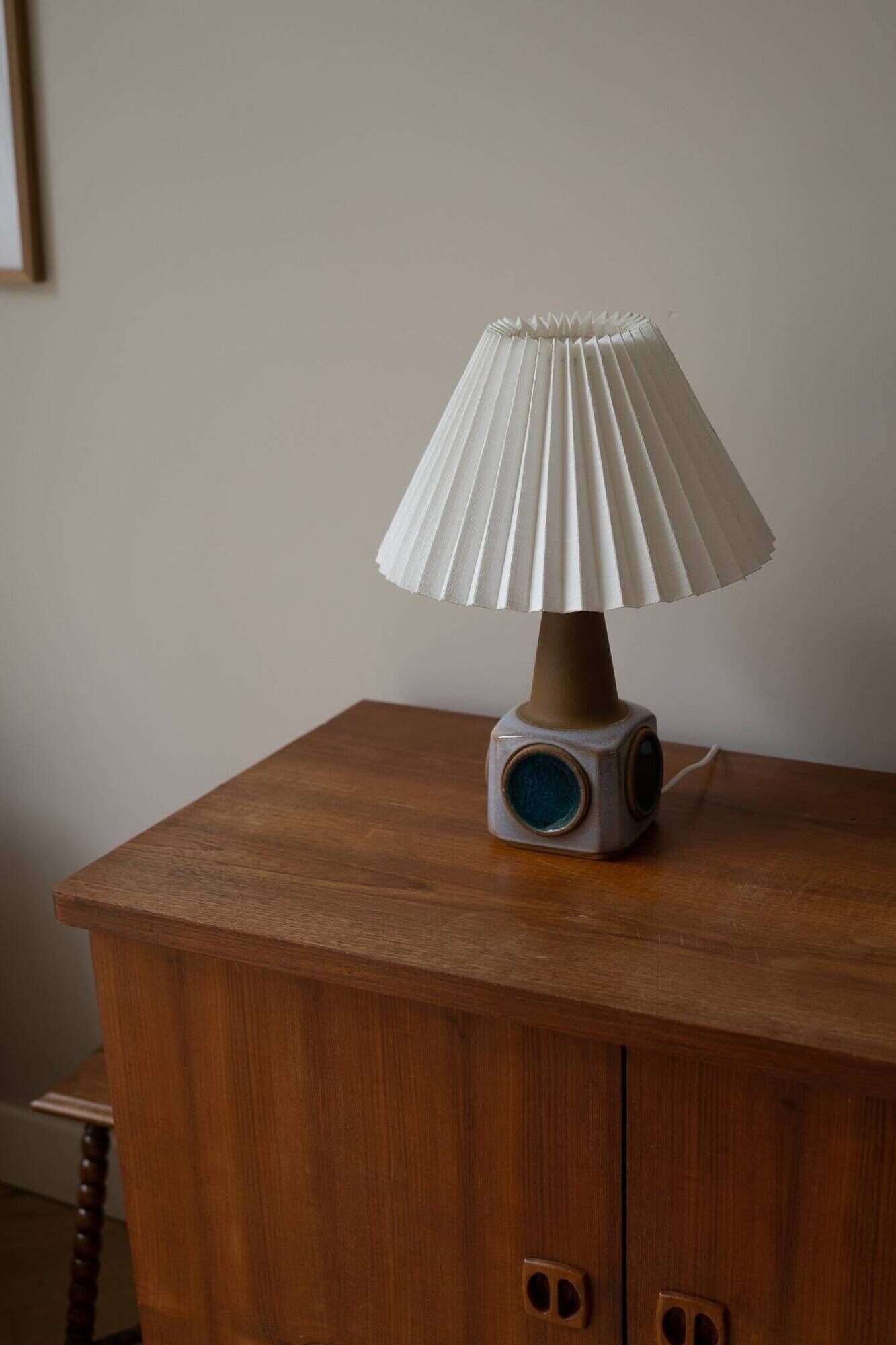 Lampe de table en céramique danoise beige/ lilas/ bleu