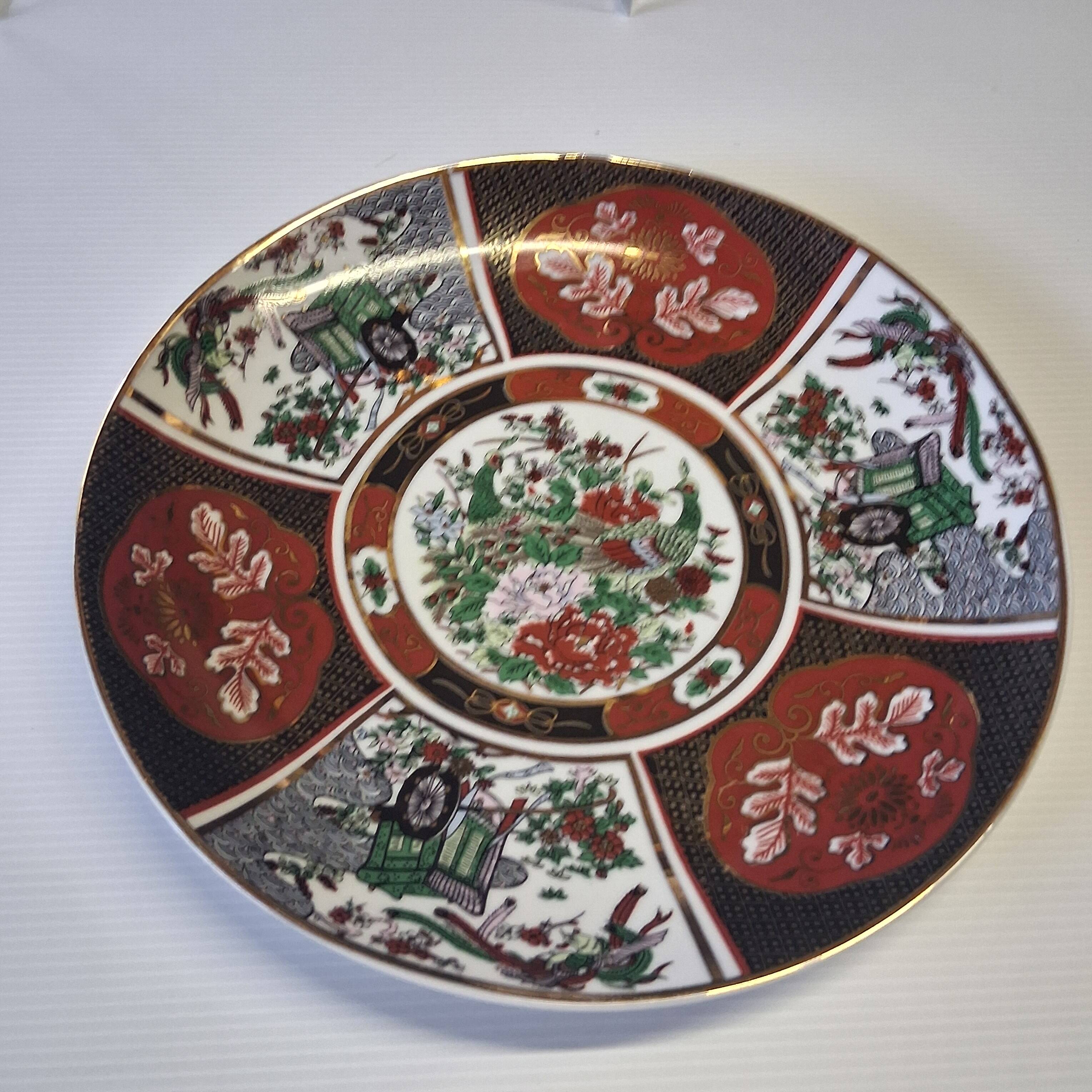 Very pretty Asian plate in very good condition.