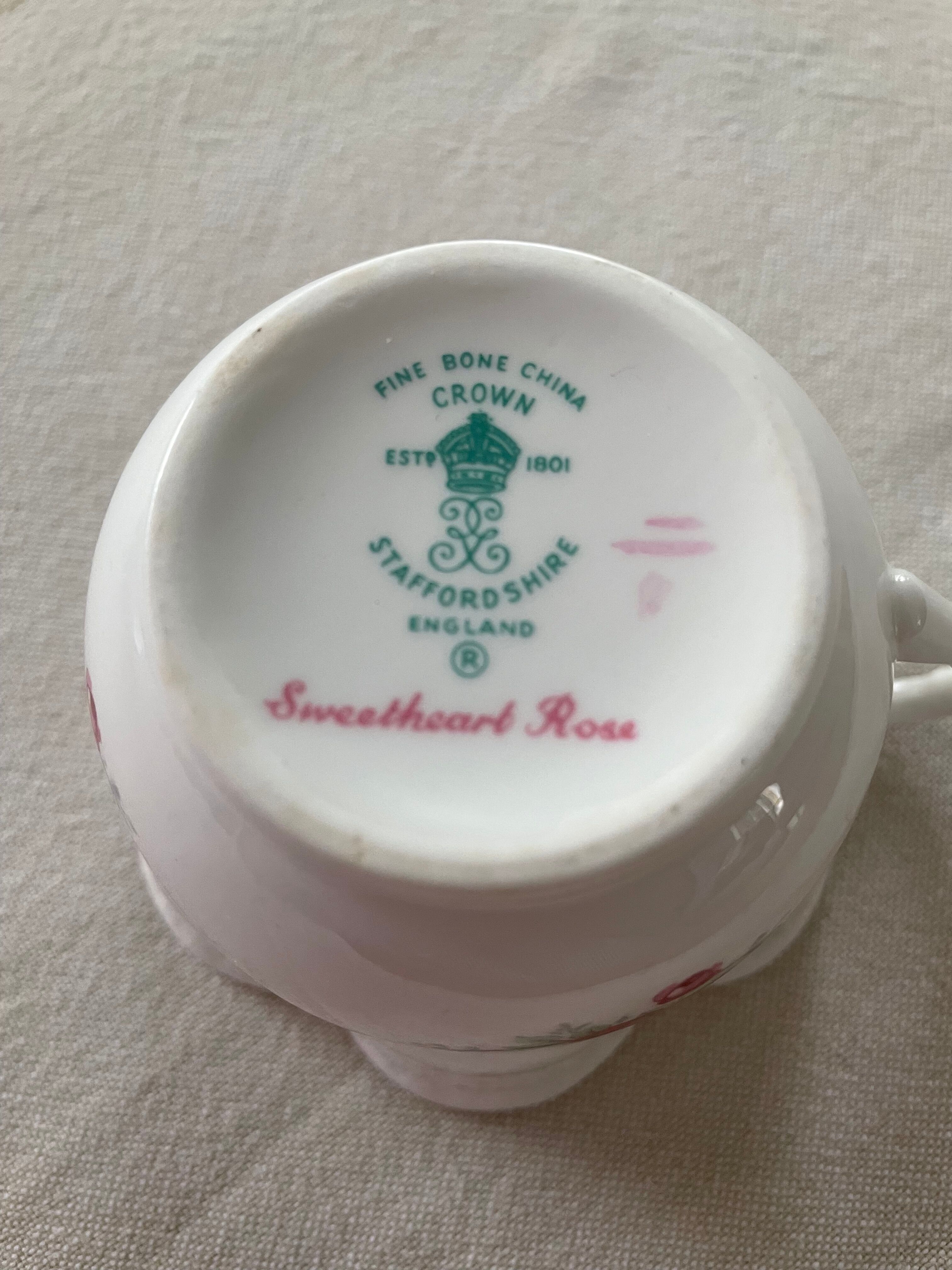 Set of 4 english porcelain tea cups