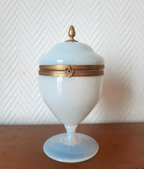 Bonbonnière and vase in opaline Charles X gilded metal