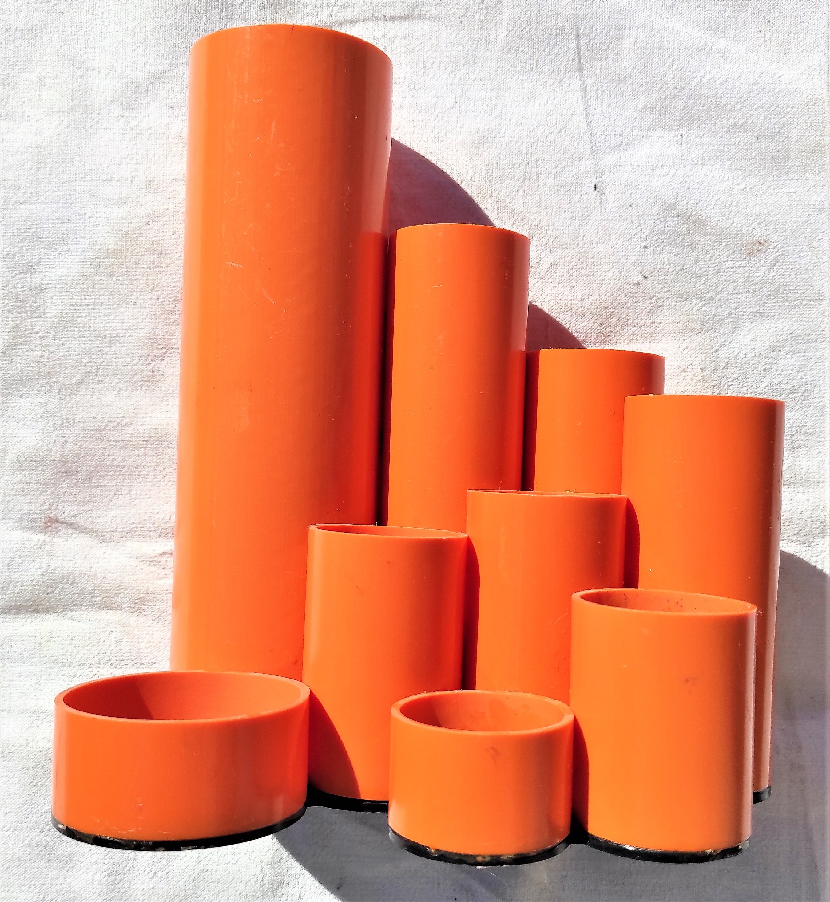Pot à crayons orange vers 1970 à 9 compartiments