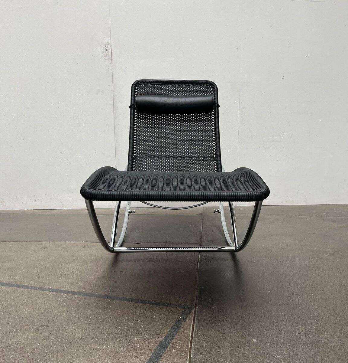 Vintage chaise longue model S 828 in tubular steel by Torben Skov for Thonet, 1980s.