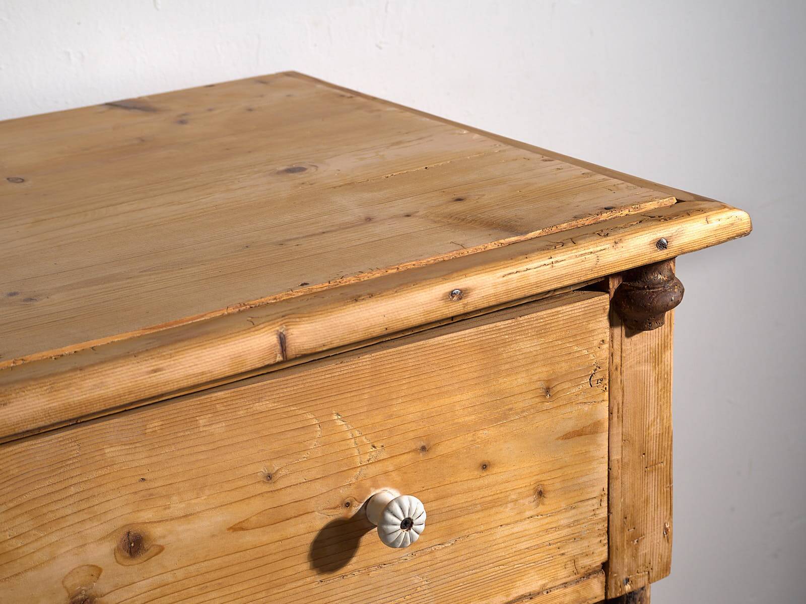Grande commode ancienne de style provençal (vers 1920)