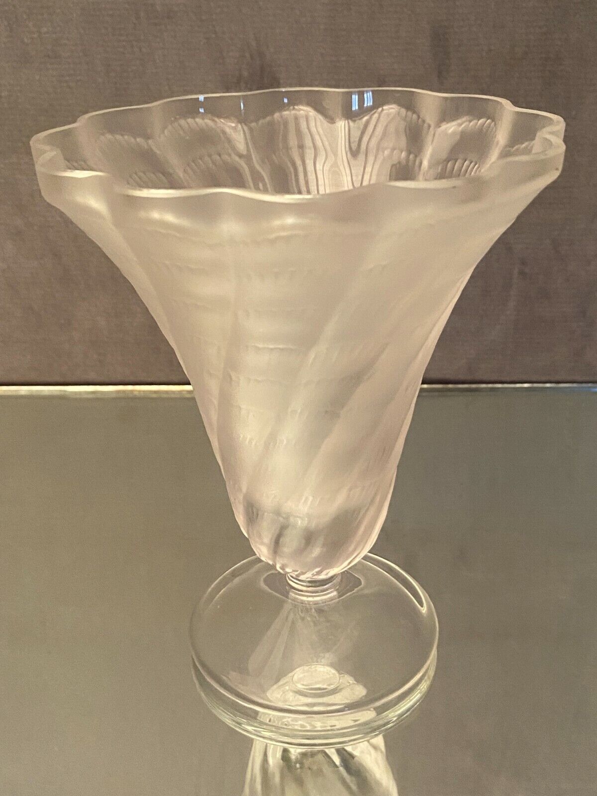 Vase signed lalique