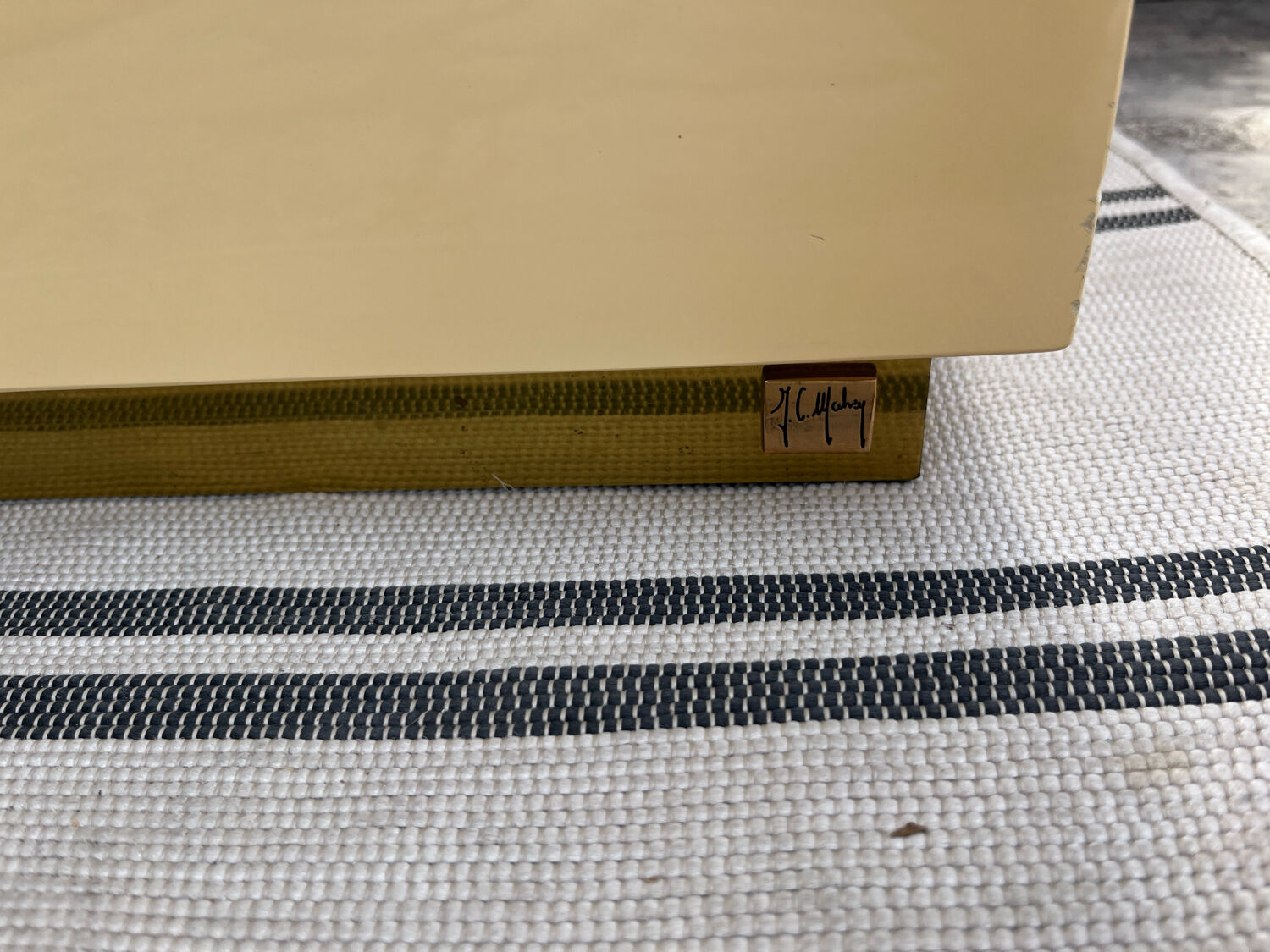 Vintage Bedside Table Jean-Claude Mahey - Beige Lacquer & Brass (Year)