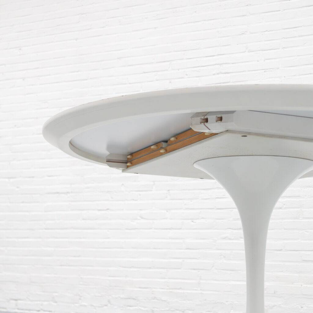 Extendable custom Knoll Tulip Dining Table, 1980