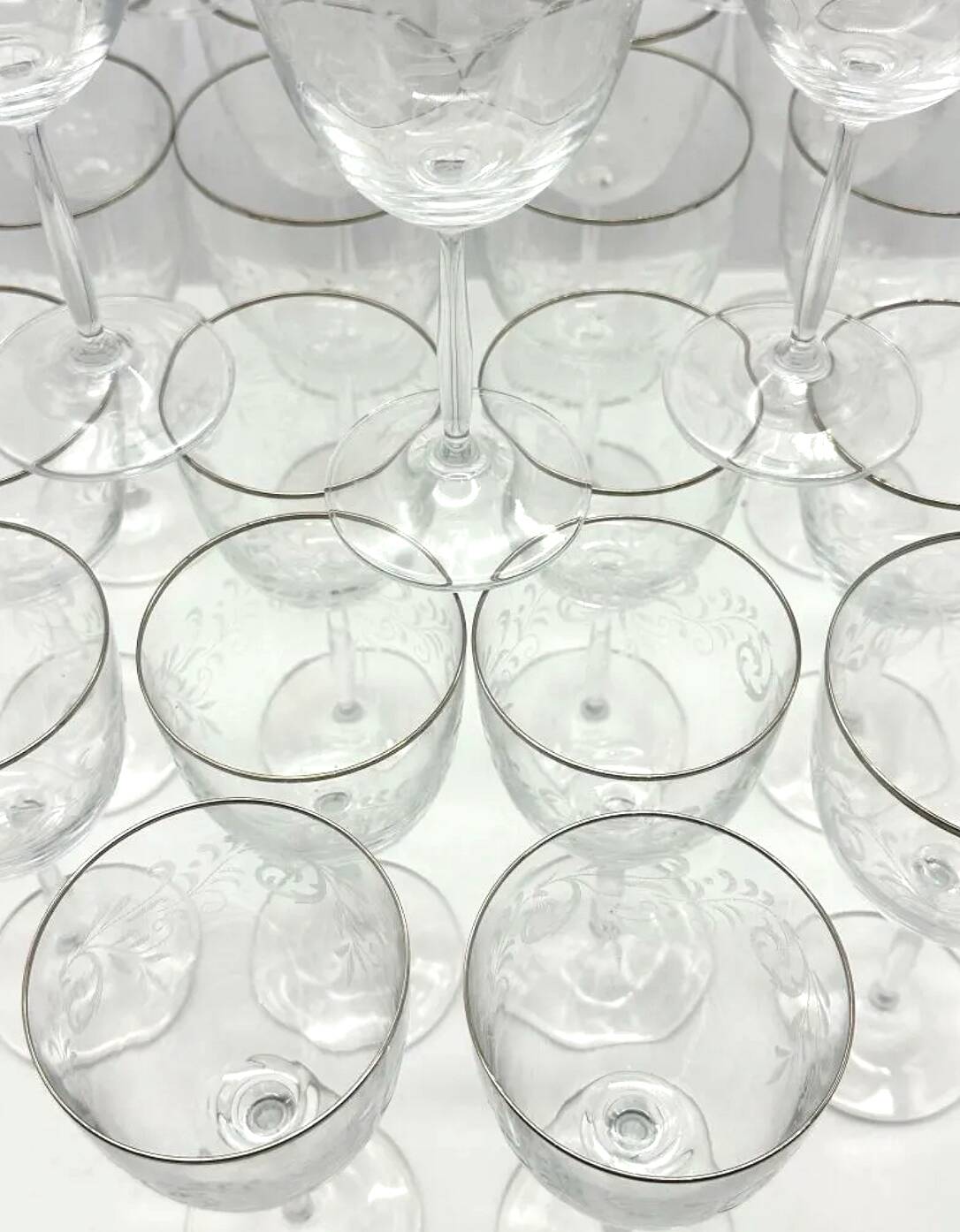 Service de verres en cristal taillé