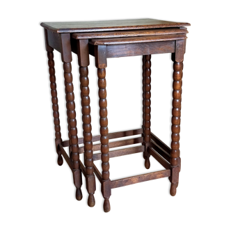 Trois tables gigognes pieds en bois tourné vintages