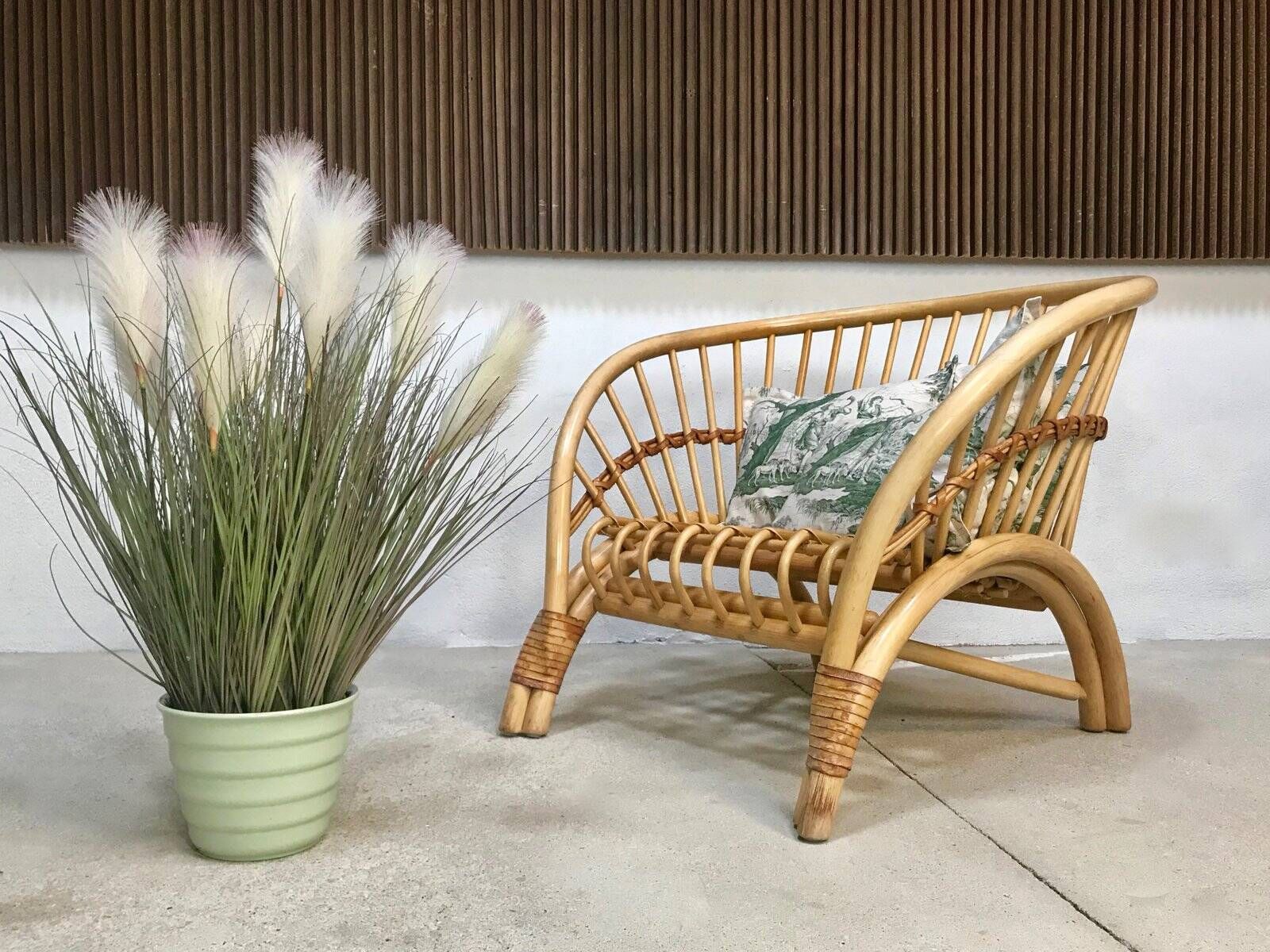 Handcrafted Bamboo lounge chair with leather lacings, Italy 1970s