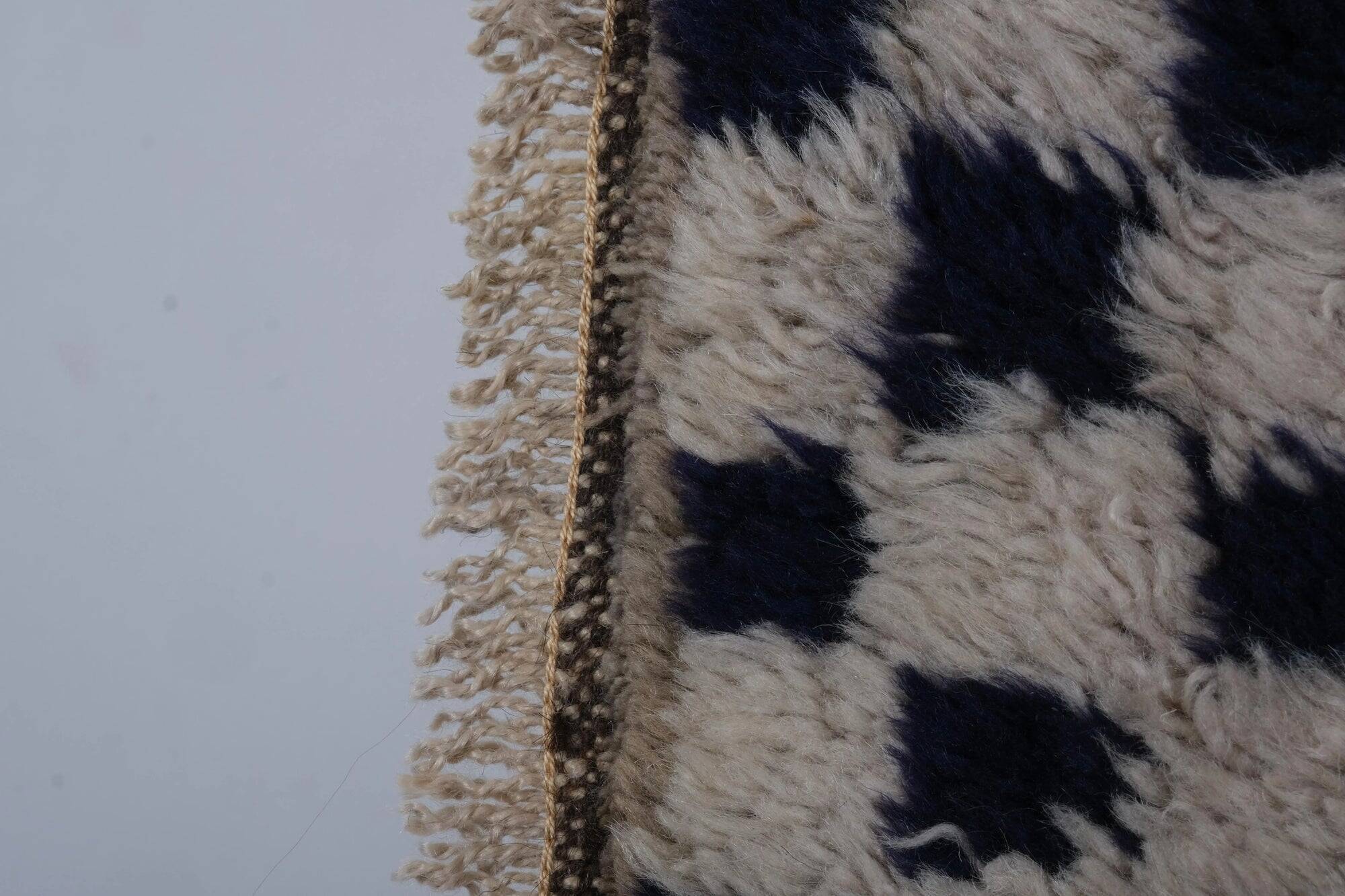 Vintage handmade Turkish rug 77x140 cm
