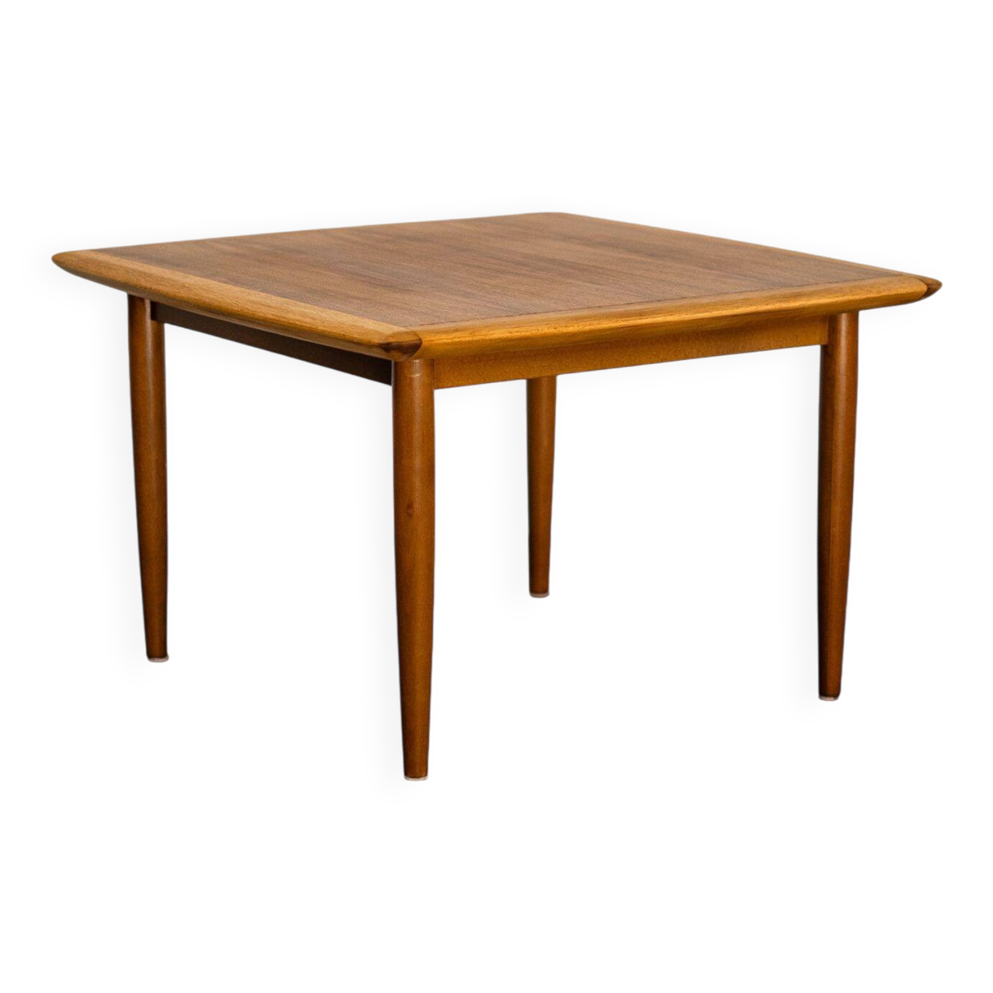 Table basse carrée de design allemand