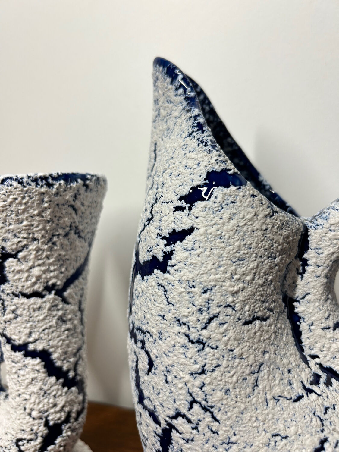 Pichets céramique bleu neige années 60