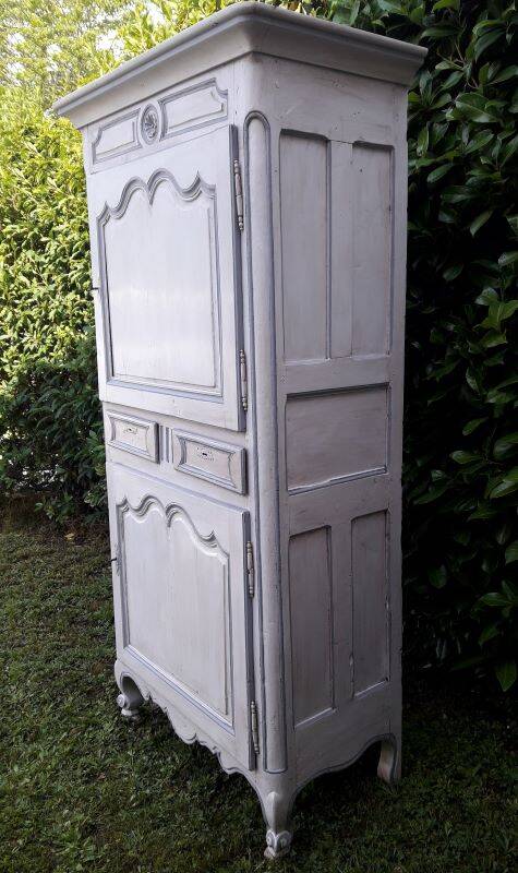 Bonnetière, standing man, Louis XV, 18th century walnut