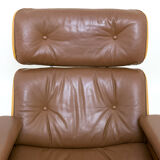 Fauteuil lounge et ottoman en cuir et bois plié des années 60/70