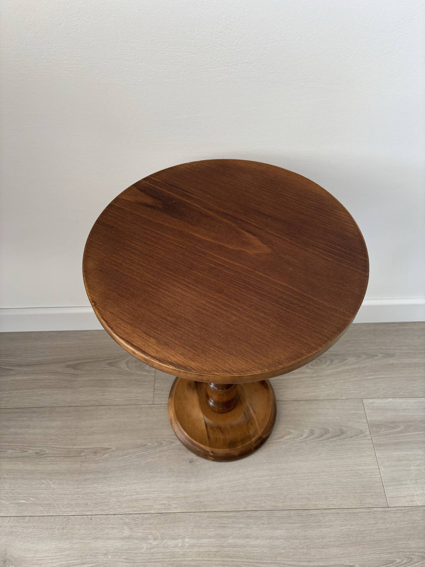 Small vintage wooden side table | Round accent table | Turned leg