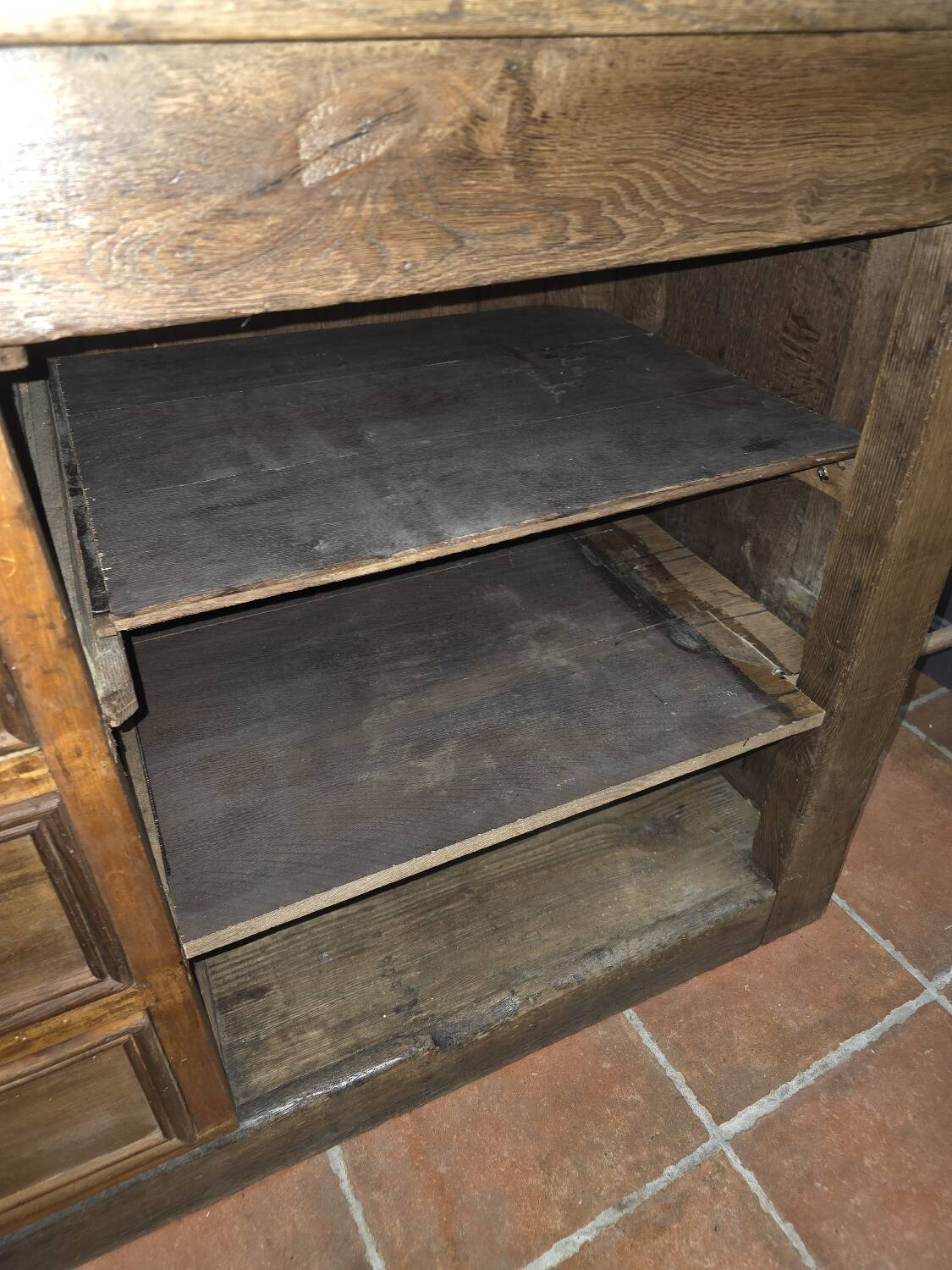 Comptoir de magasin ou de commerce en chêne