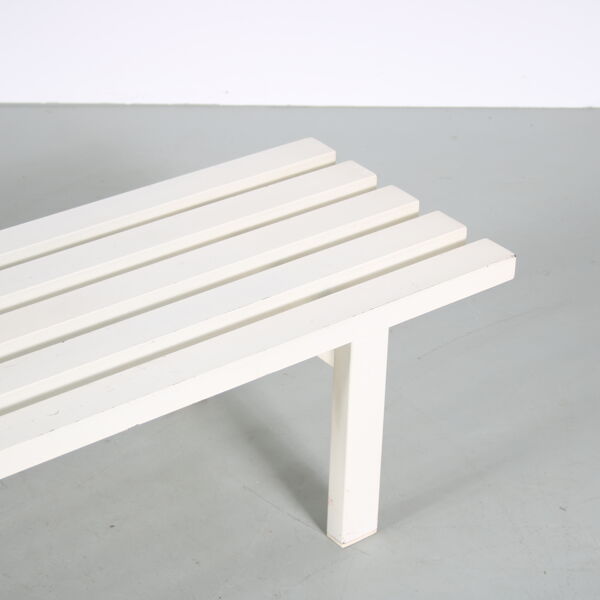 Banc à lattes en métal blanc des années 1970 des Pays-Bas