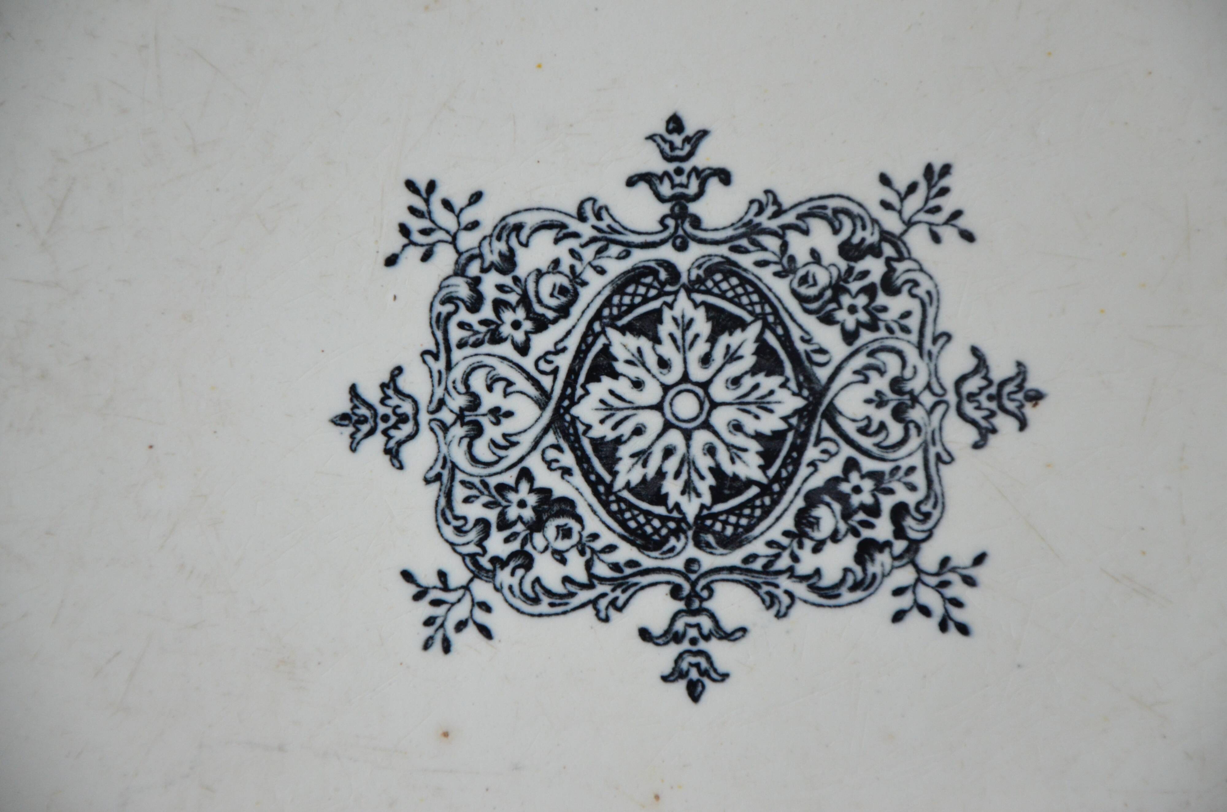 Serving dish of the J. Vieillard & Co factory