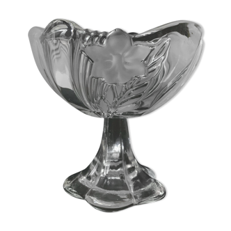 Art Nouveau hard foot cut in engraved crystal