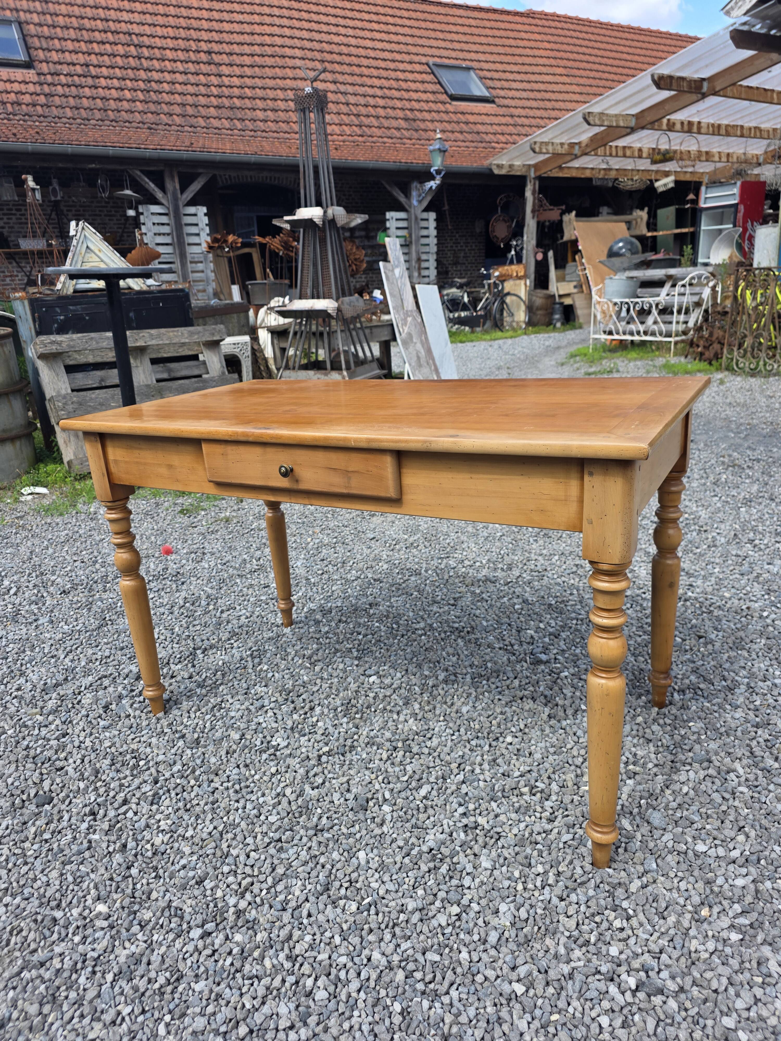 Bureau style Louis Philippe en merisier massif
