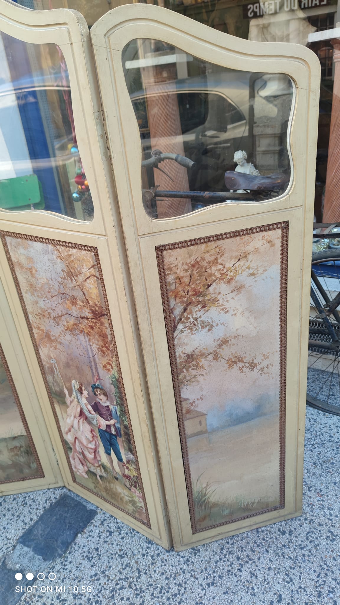 Folding screen or folding screen made of painted wood and painted canvas