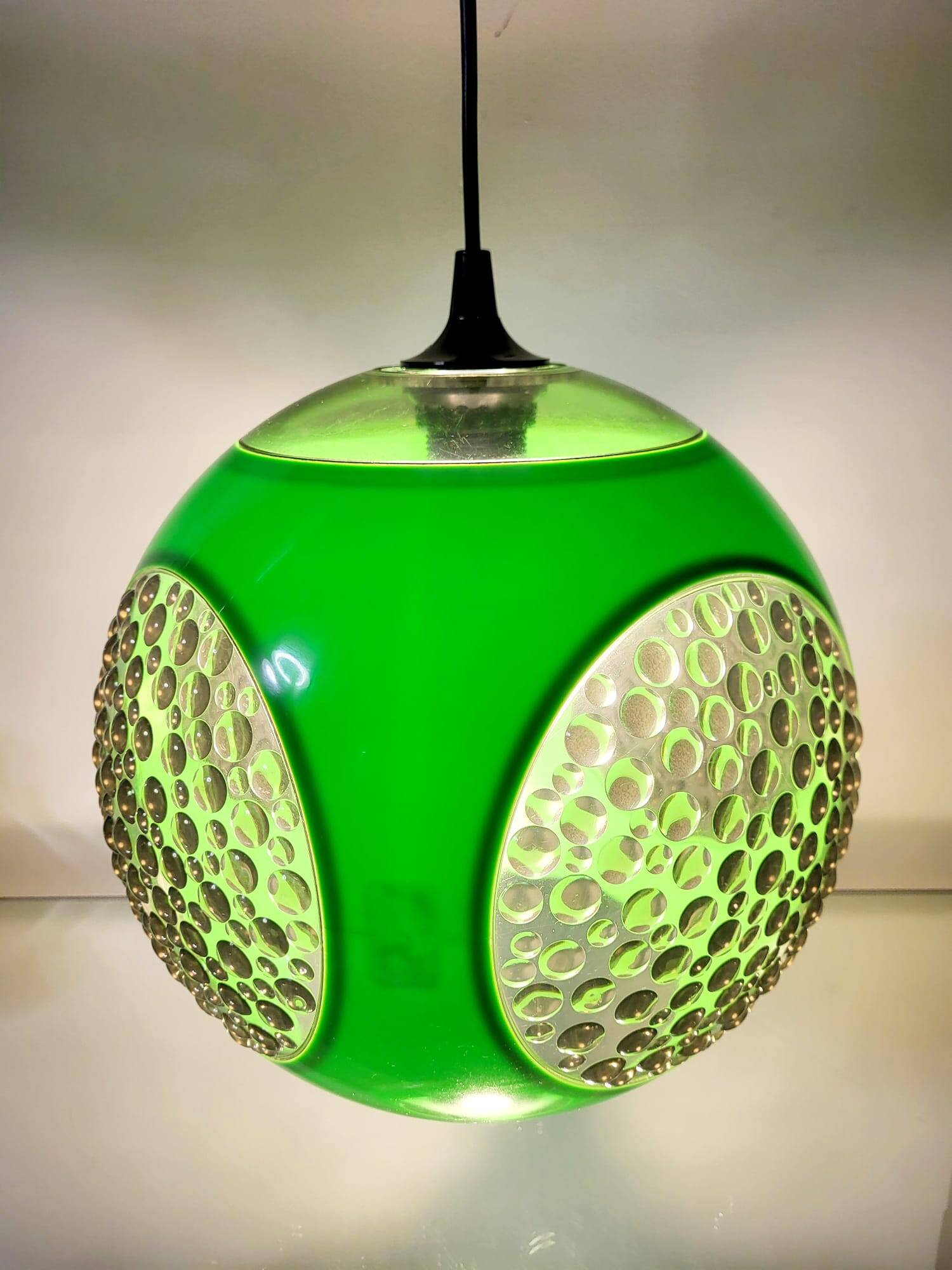 Suspension Space Age verte "Bug eye" par Massive, Belgique vers 1970