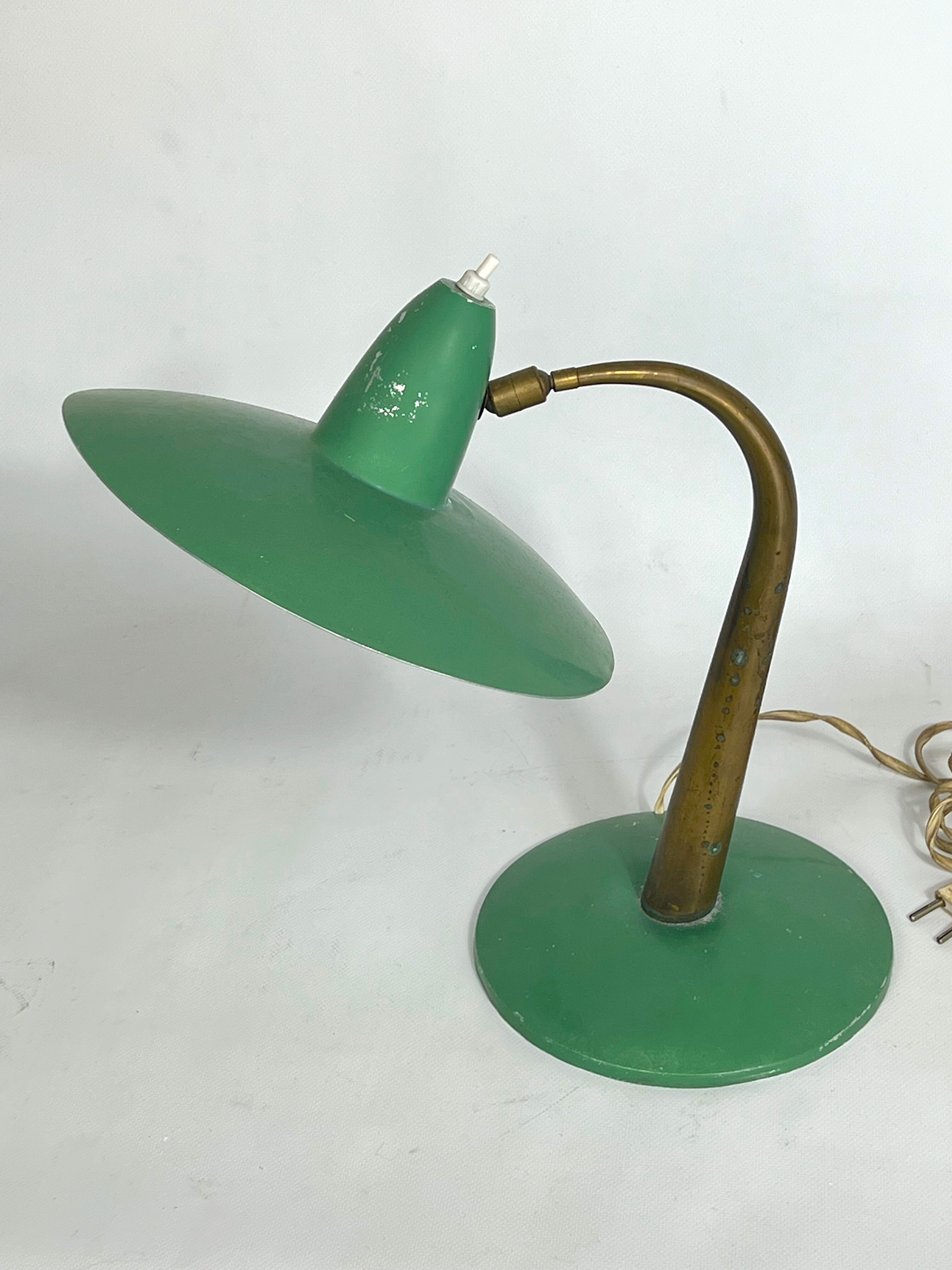 Mid-cenrury Italian Modern brass and green lacquer table lamp from 50s