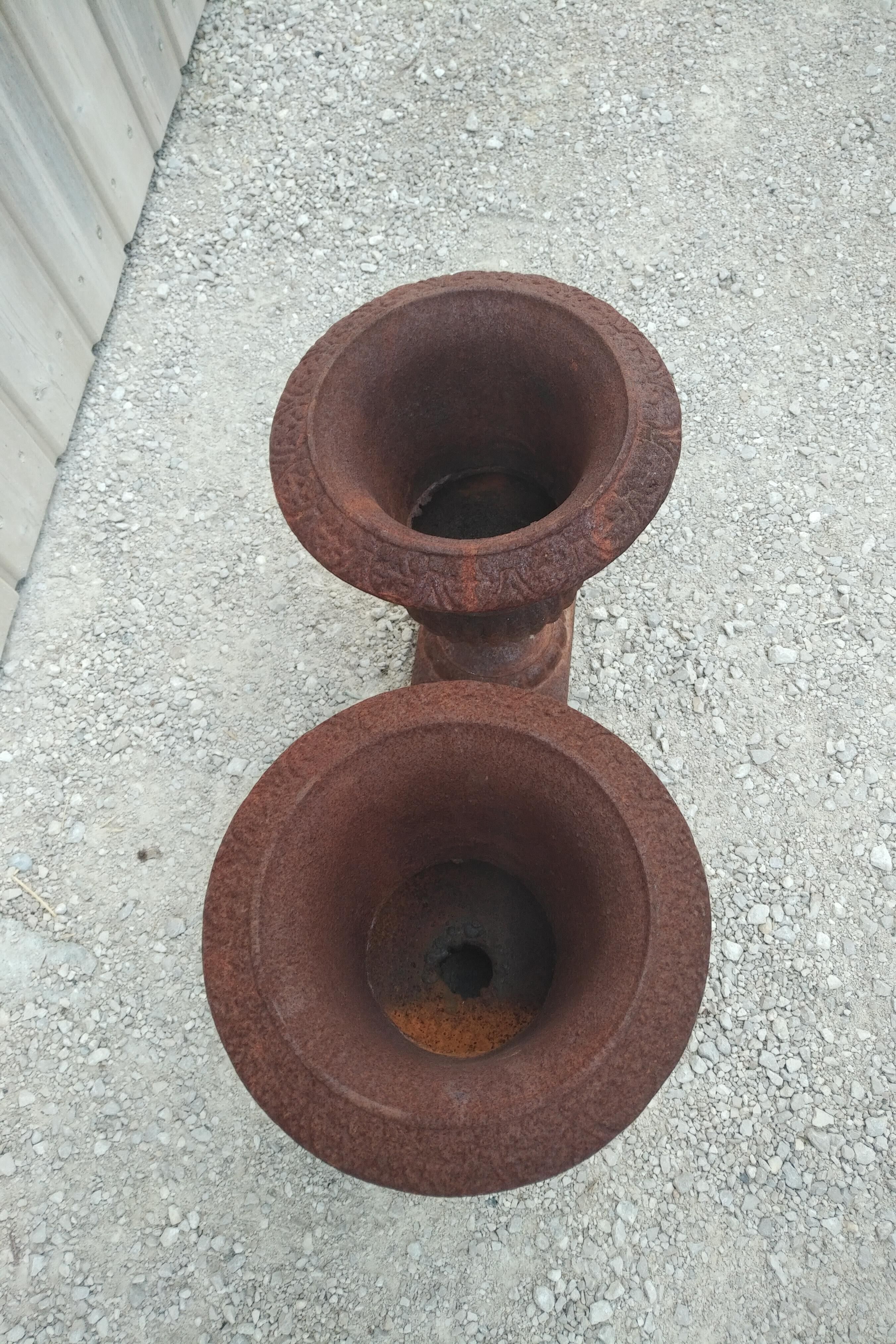 Paire de vases Médicis en fonte
